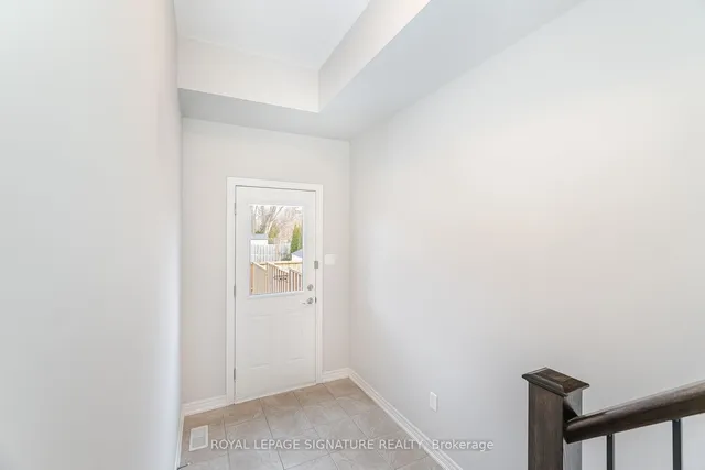 Additional property image - 2220 Queensway Dr Unit 15