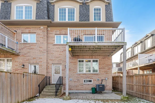 Additional property image - 2220 Queensway Dr Unit 15