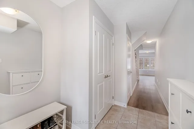 Additional property image - 2220 Queensway Dr Unit 15