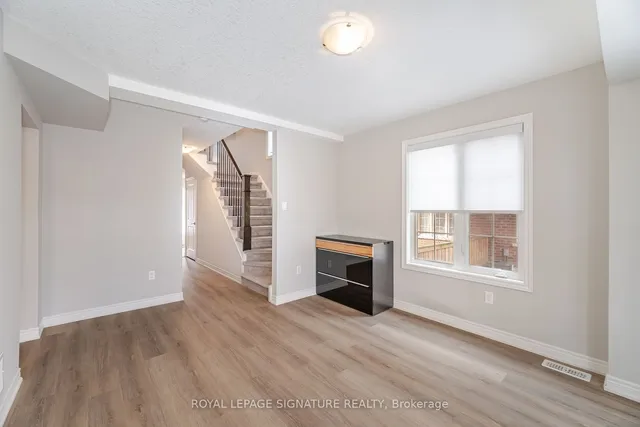 Additional property image - 2220 Queensway Dr Unit 15