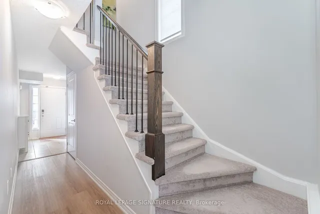 Additional property image - 2220 Queensway Dr Unit 15
