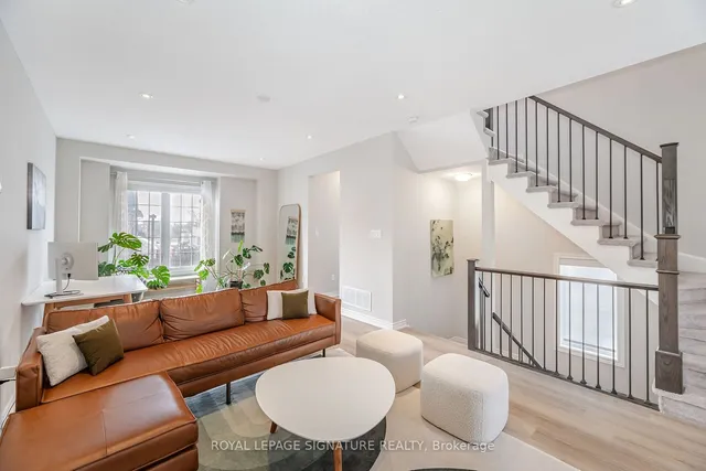 Additional property image - 2220 Queensway Dr Unit 15