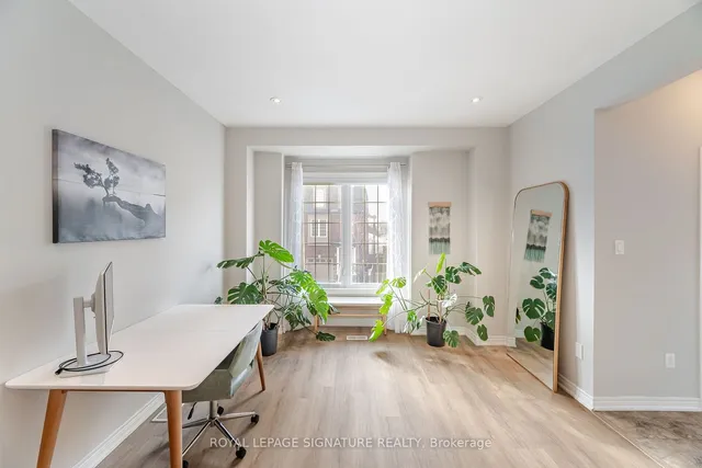 Additional property image - 2220 Queensway Dr Unit 15