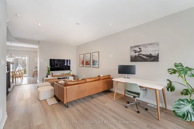Additional property image - 2220 Queensway Dr Unit 15