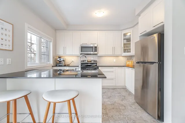 Additional property image - 2220 Queensway Dr Unit 15