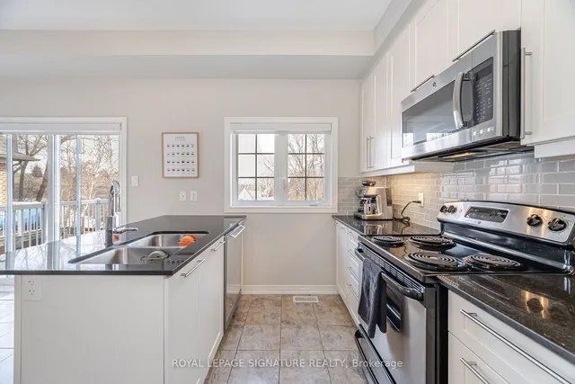 Additional property image - 2220 Queensway Dr Unit 15