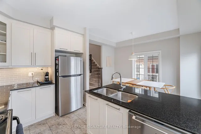 Additional property image - 2220 Queensway Dr Unit 15