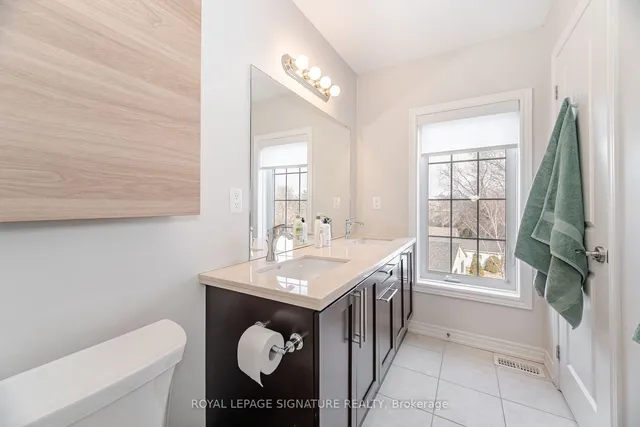 Additional property image - 2220 Queensway Dr Unit 15