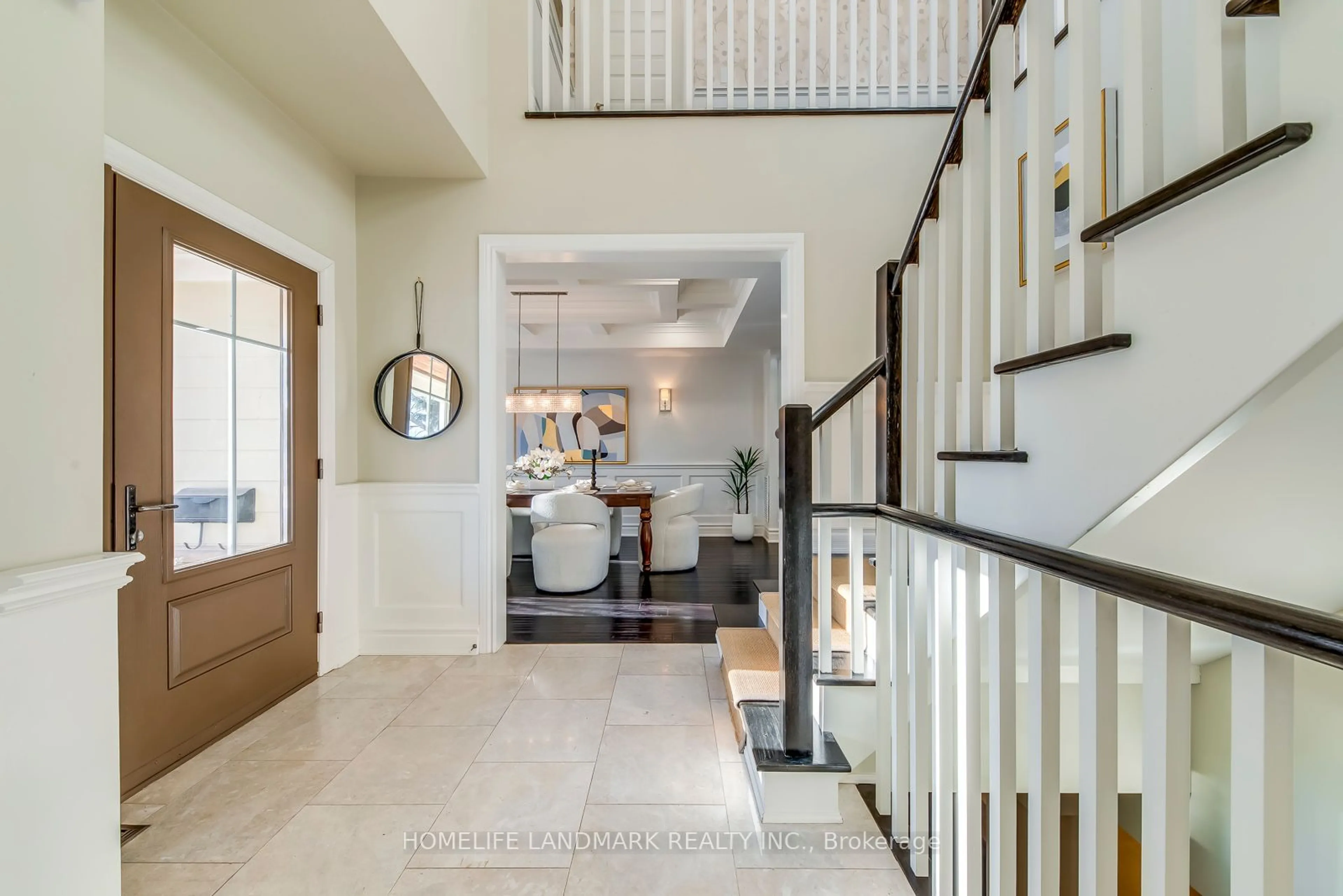 Indoor entryway for 214 Waneta Dr, Oakville Ontario L6K 2T5