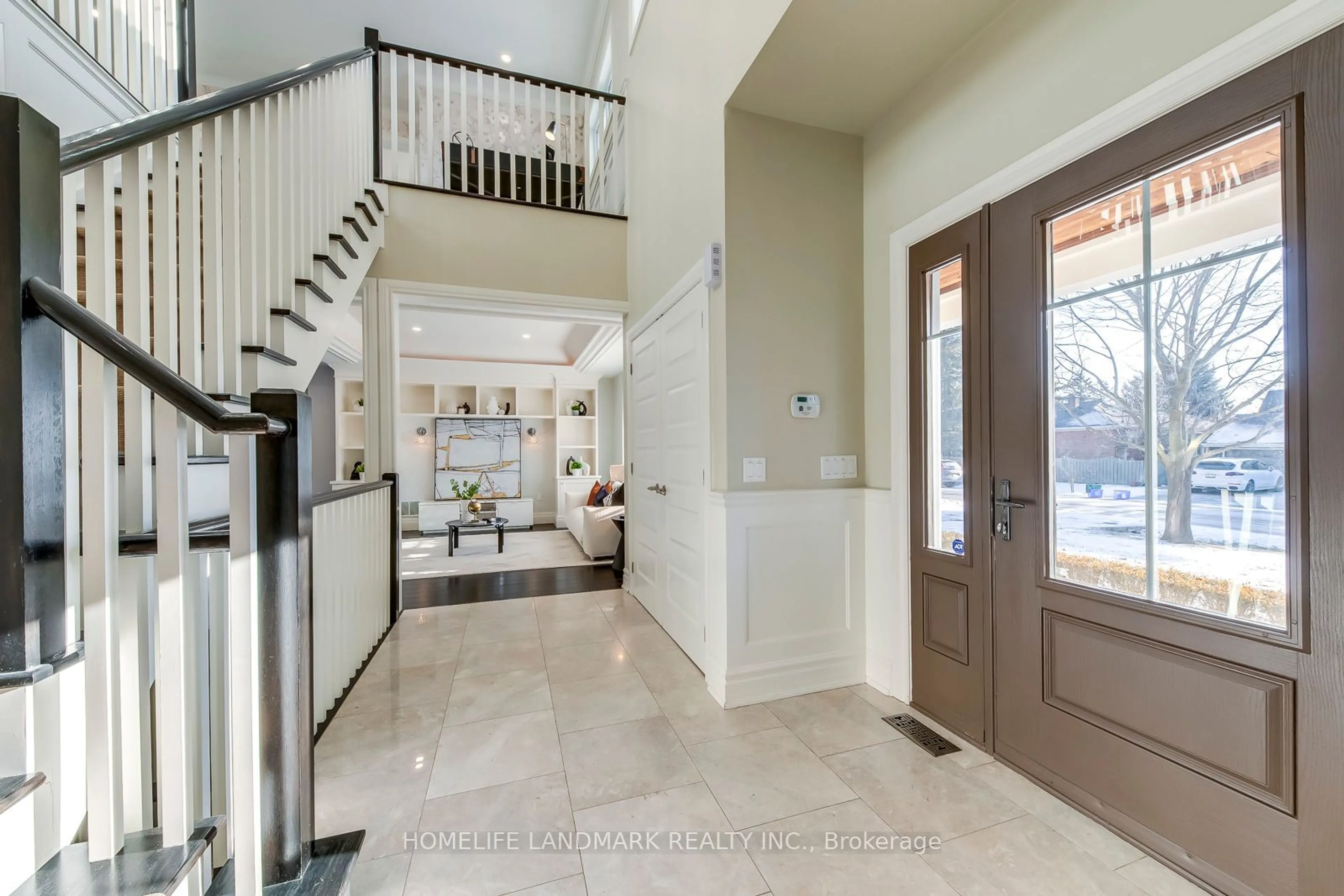 Indoor entryway for 214 Waneta Dr, Oakville Ontario L6K 2T5