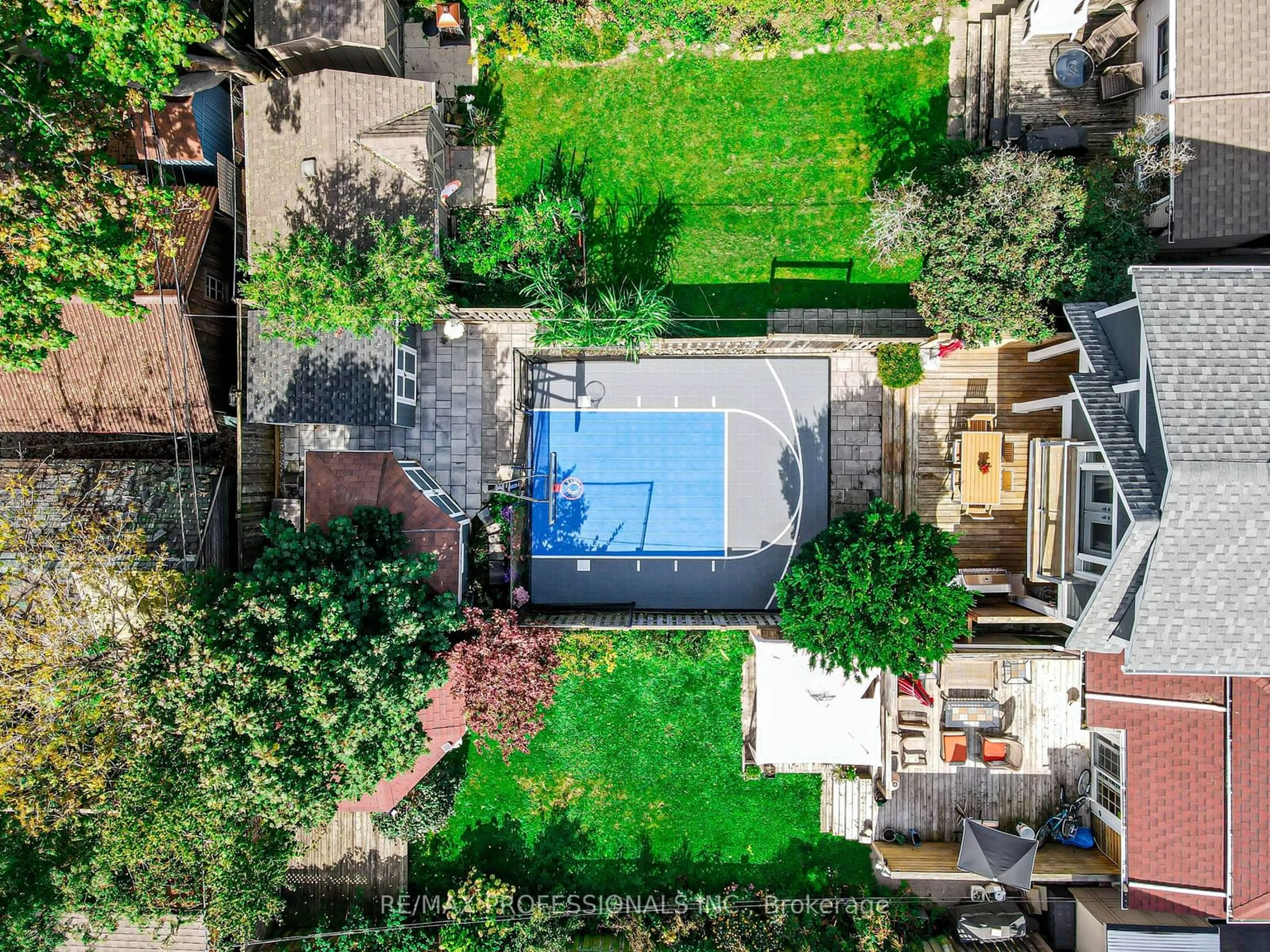 A pic from outside/outdoor area/front of a property/back of a property/a pic from drone, city buildings view from balcony for 46 Seventh St, Toronto Ontario M8V 3B2