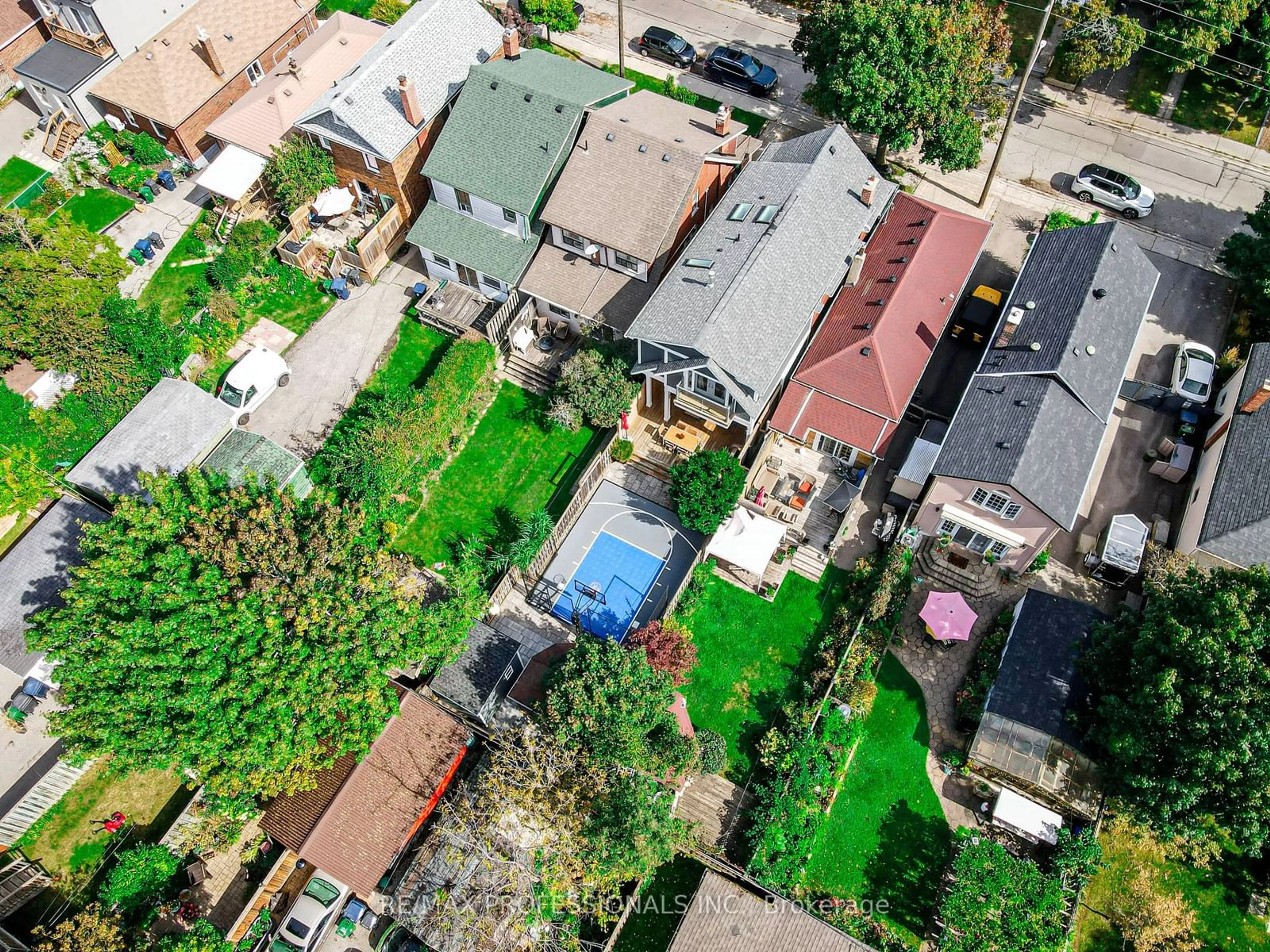 A pic from outside/outdoor area/front of a property/back of a property/a pic from drone, street for 46 Seventh St, Toronto Ontario M8V 3B2