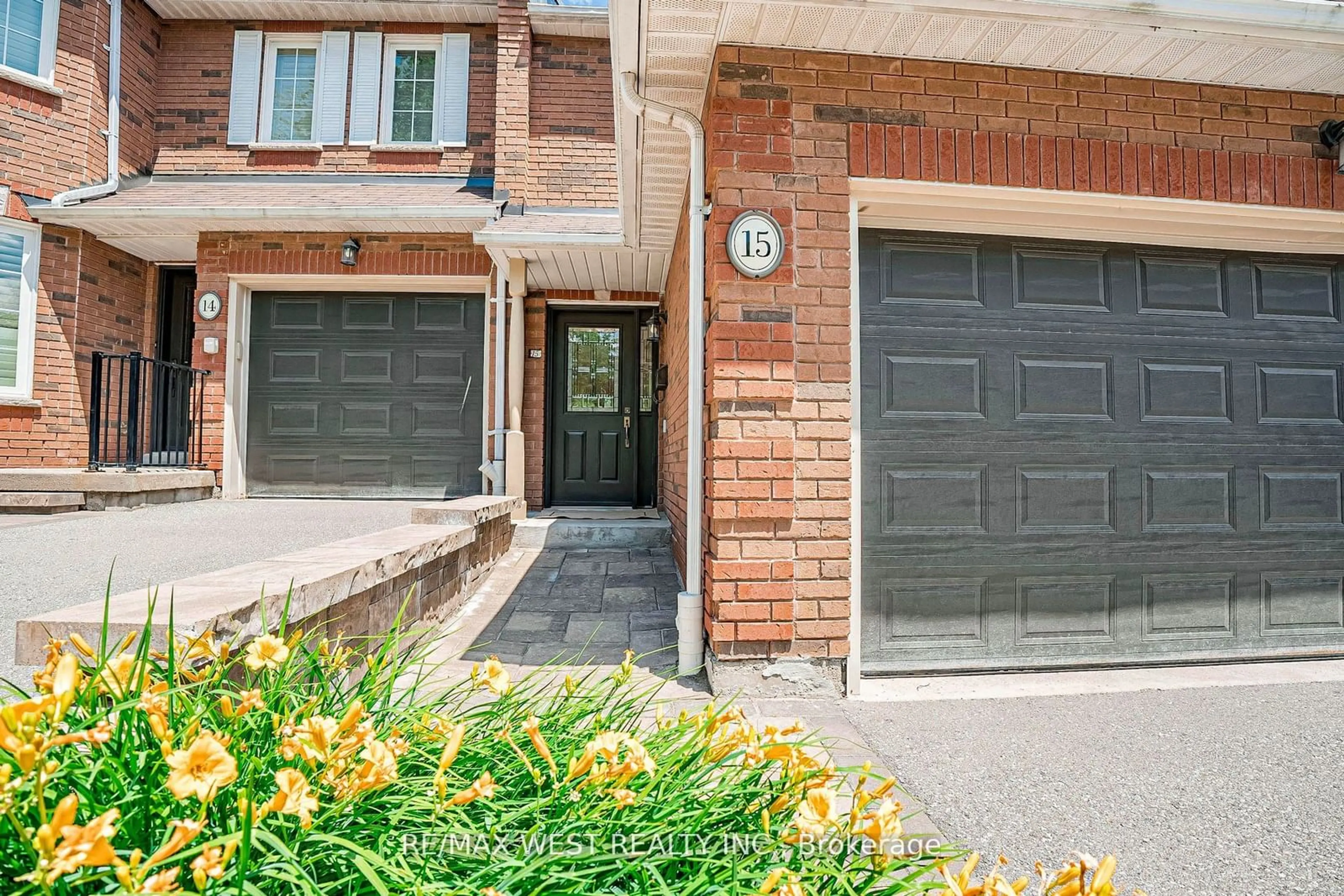 Home with brick exterior material, street for 1735 The Collegeway #15, Mississauga Ontario L5L 3S7