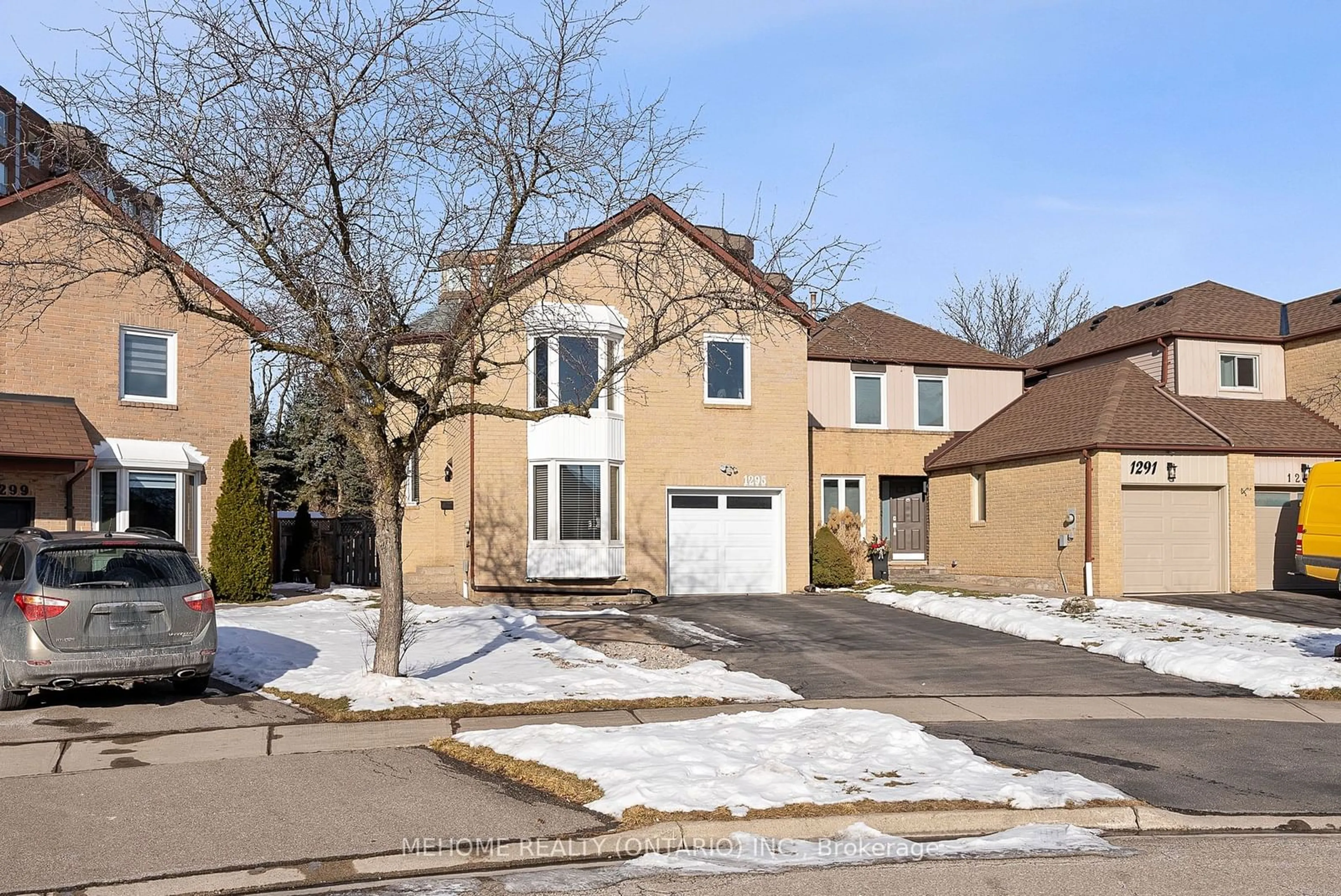 Home with brick exterior material, street for 1295 Barberry Green, Oakville Ontario L6M 2A8