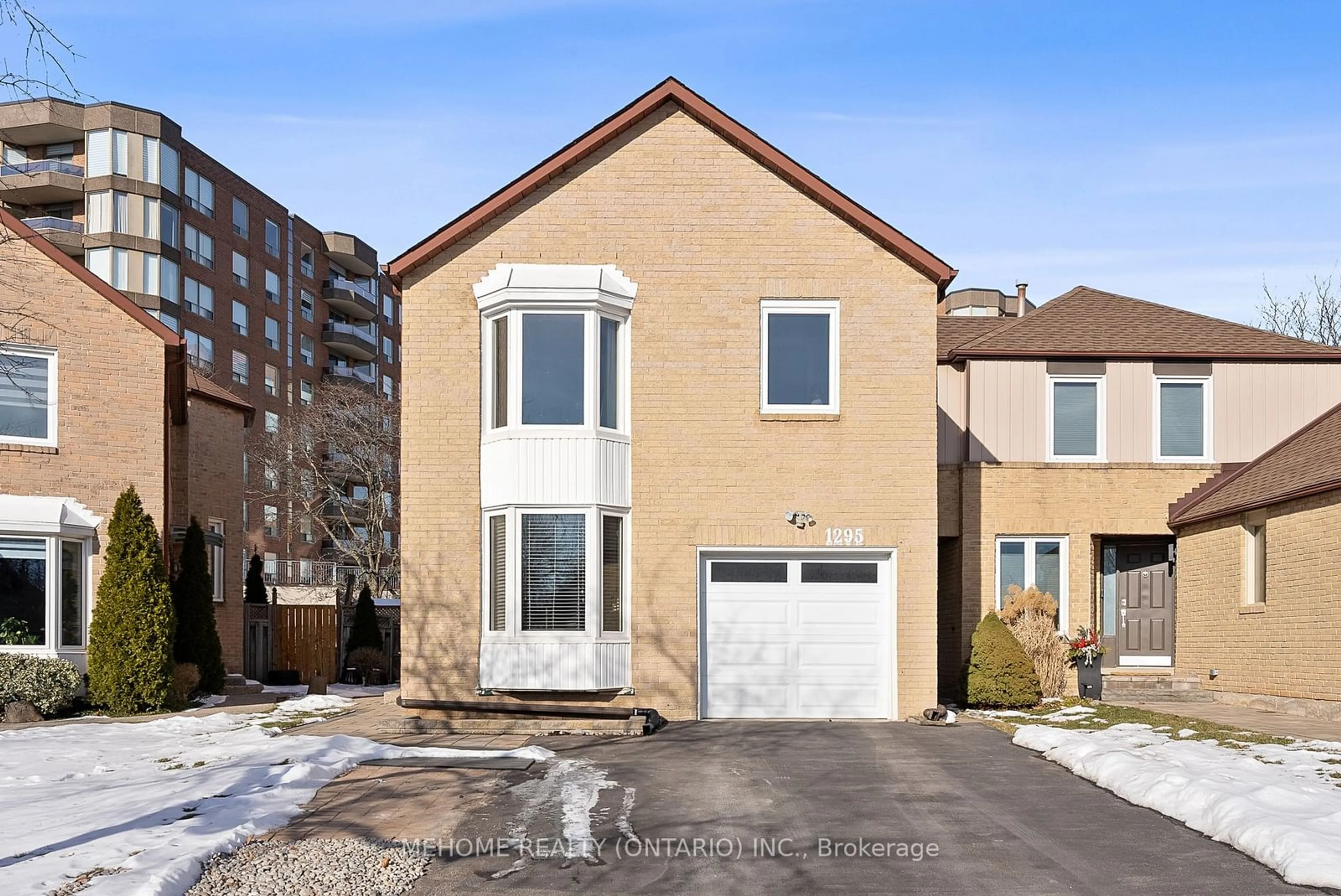 Home with brick exterior material, street for 1295 Barberry Green, Oakville Ontario L6M 2A8