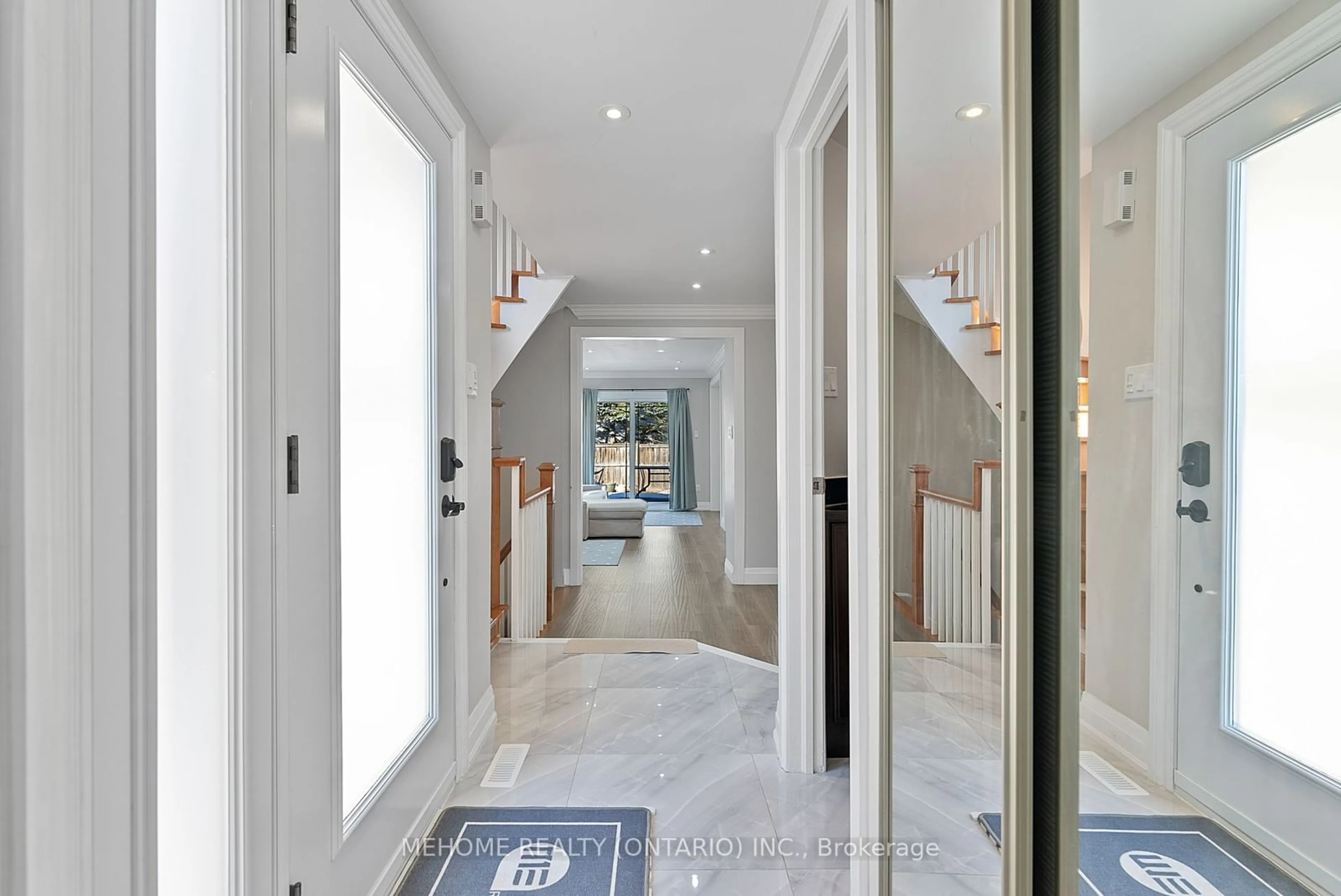 Indoor entryway for 1295 Barberry Green, Oakville Ontario L6M 2A8