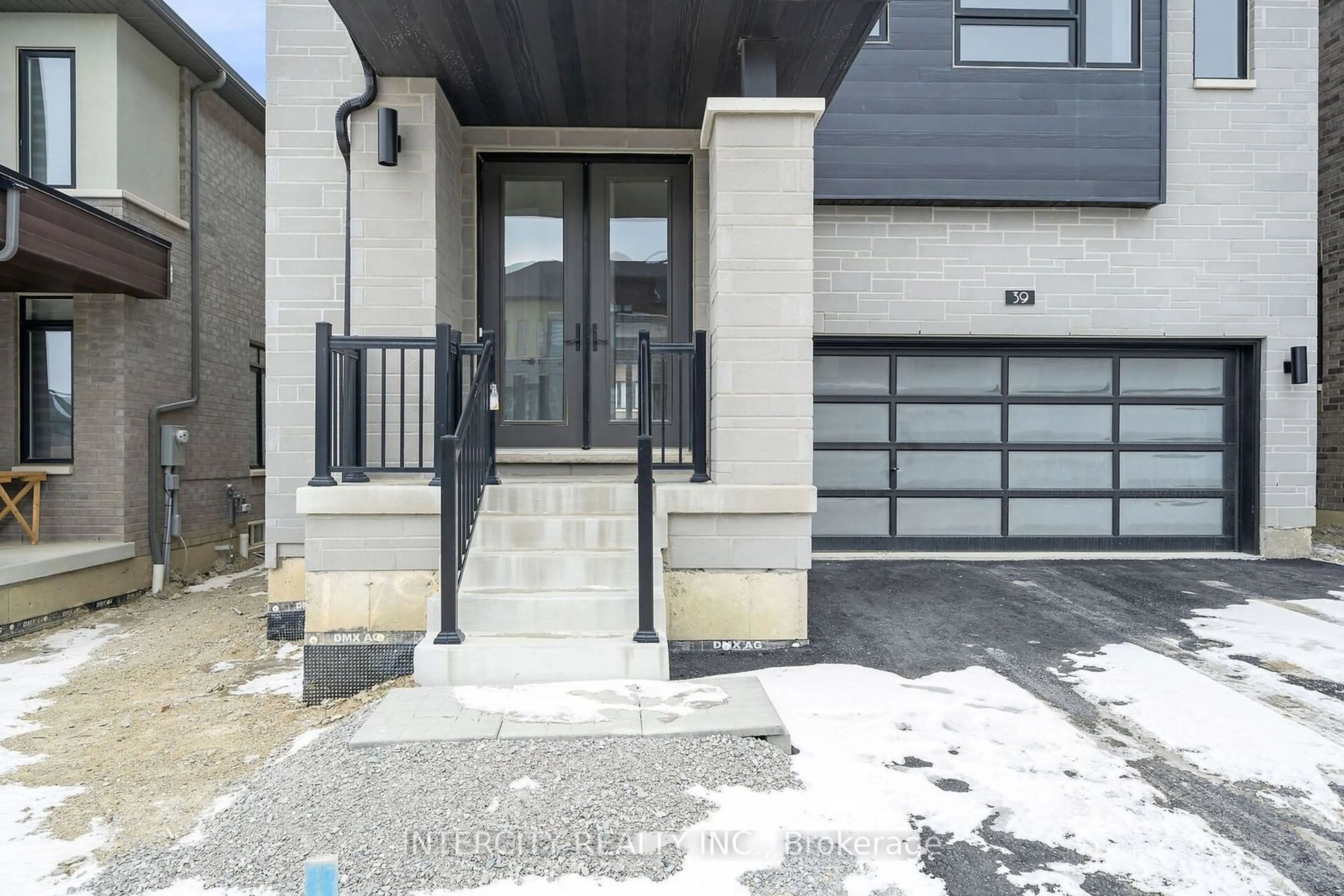 Indoor entryway for 39 Keyworth Cres #Lot 179, Brampton Ontario L6R 4E8