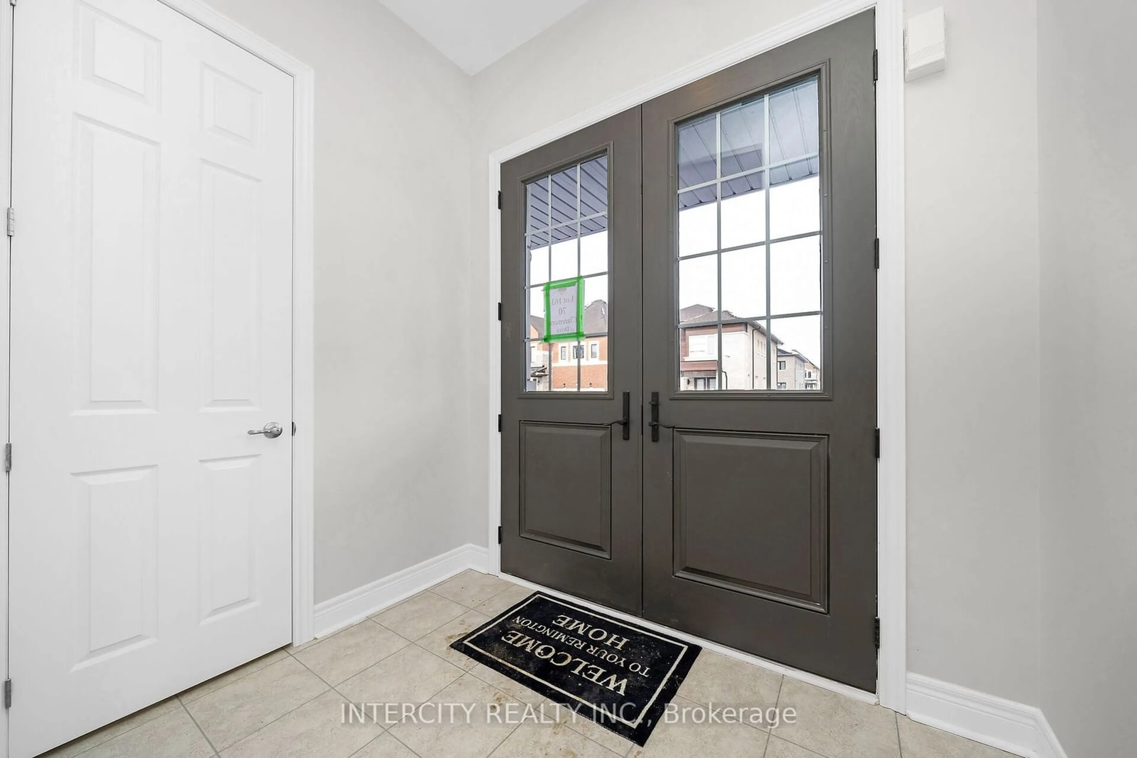 Indoor entryway for 70 Claremont Dr #Lot 163, Brampton Ontario L6R 4E8