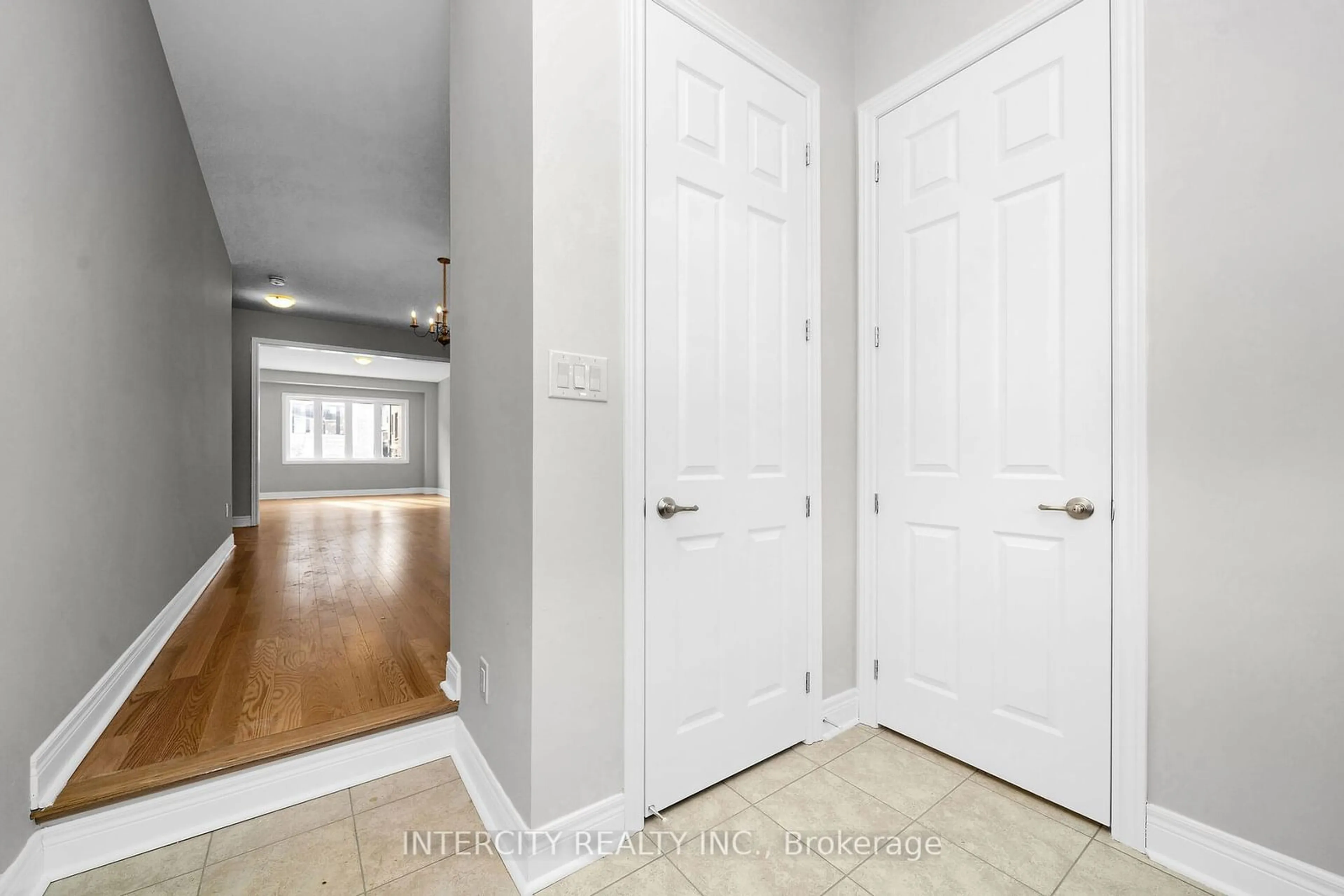 Indoor entryway for 70 Claremont Dr #Lot 163, Brampton Ontario L6R 4E8