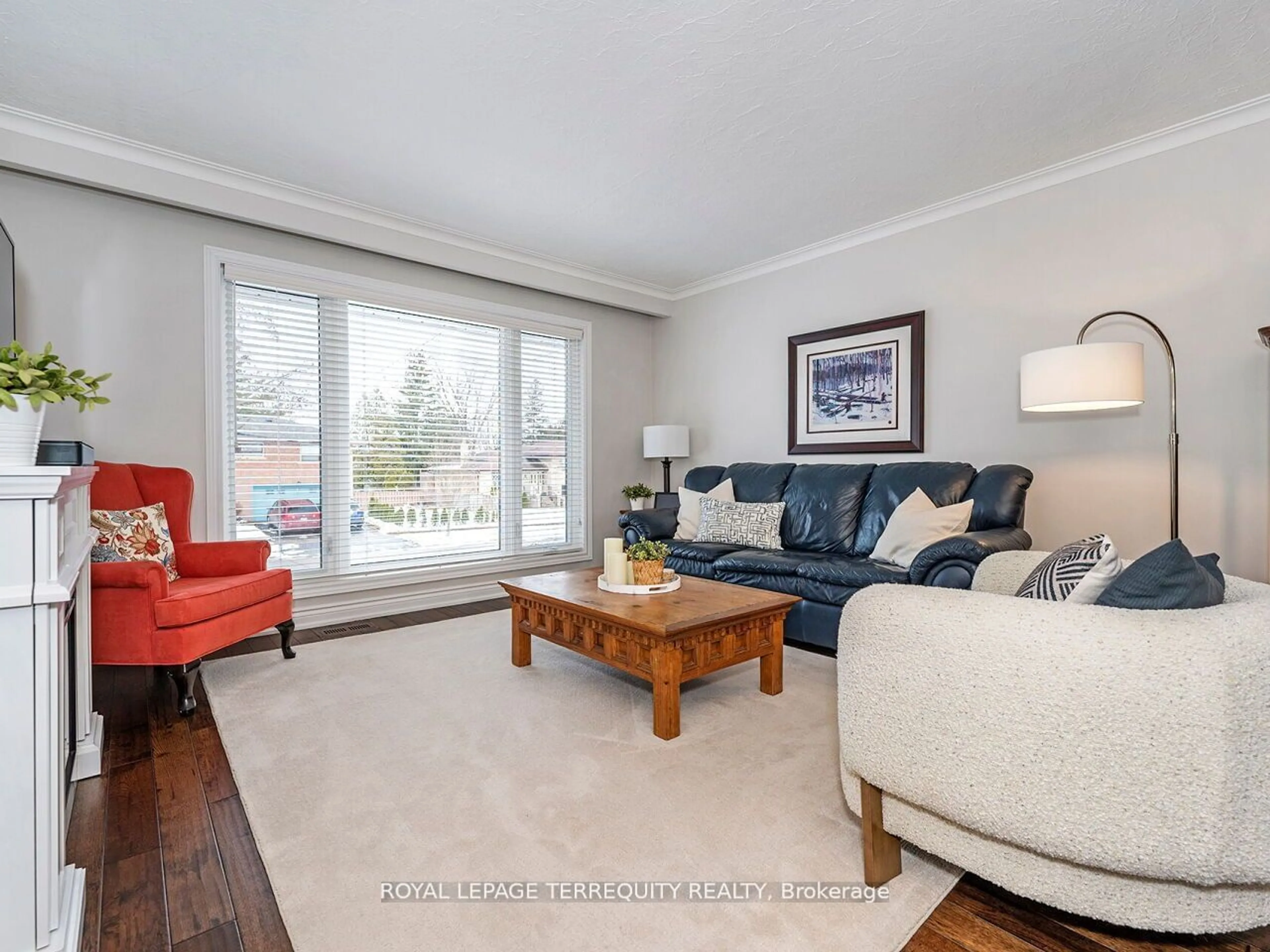 Living room with furniture, wood/laminate floor for 17 Watercliffe Rd, Toronto Ontario N9W 4E5