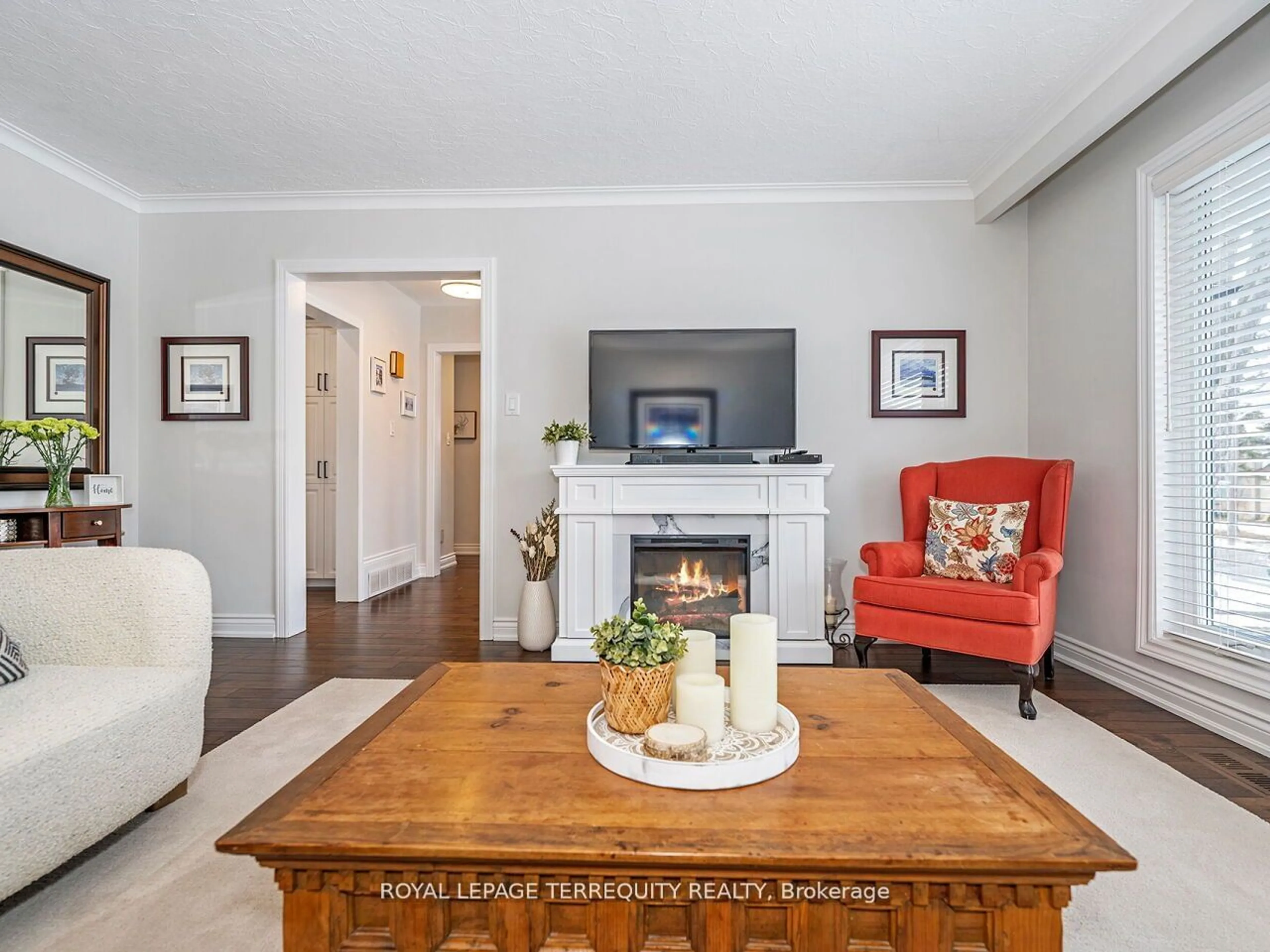 Living room with furniture, wood/laminate floor for 17 Watercliffe Rd, Toronto Ontario N9W 4E5