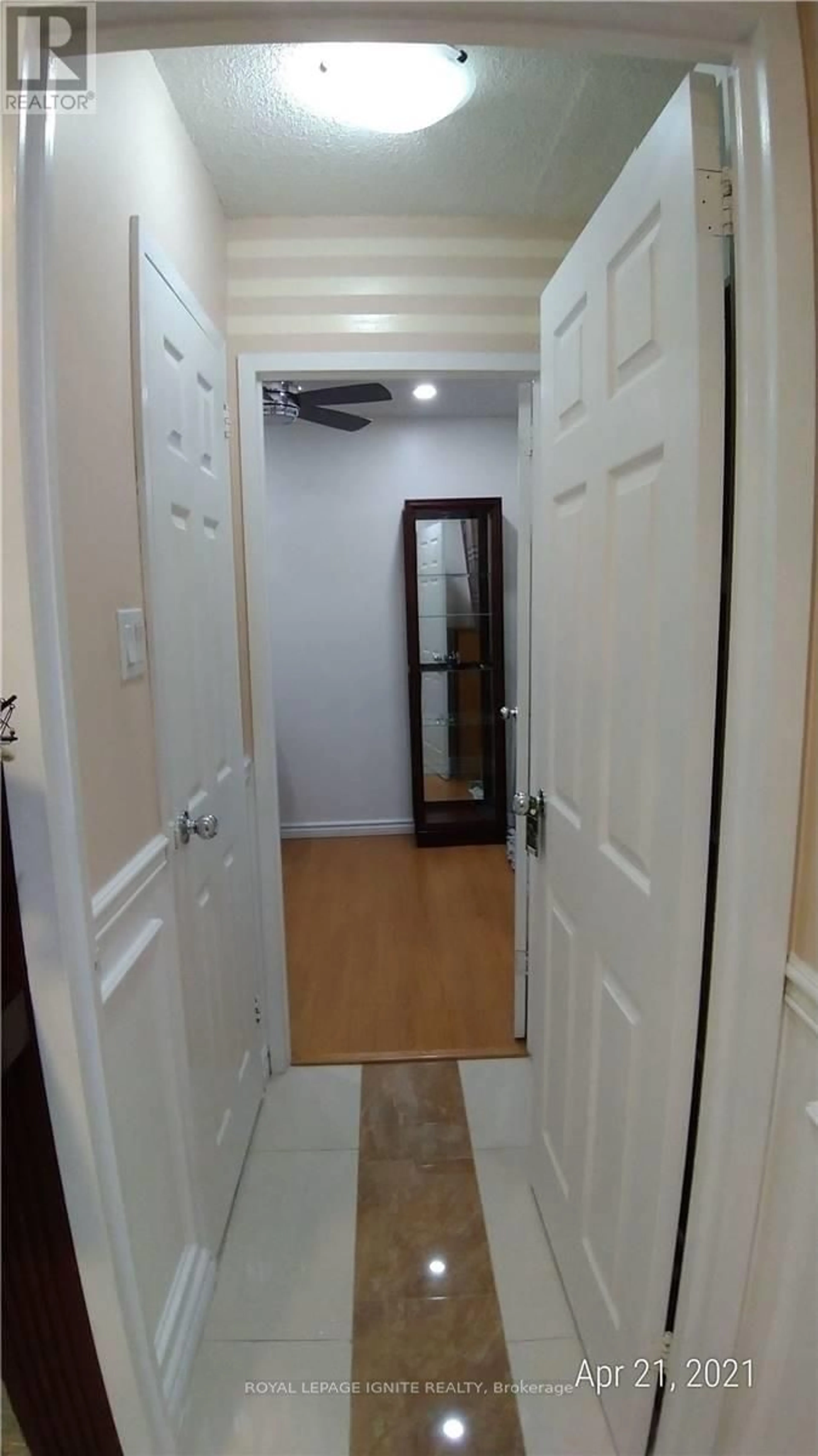 Indoor foyer for 1335 Williamsport Dr #204, Mississauga Ontario L4X 2S9