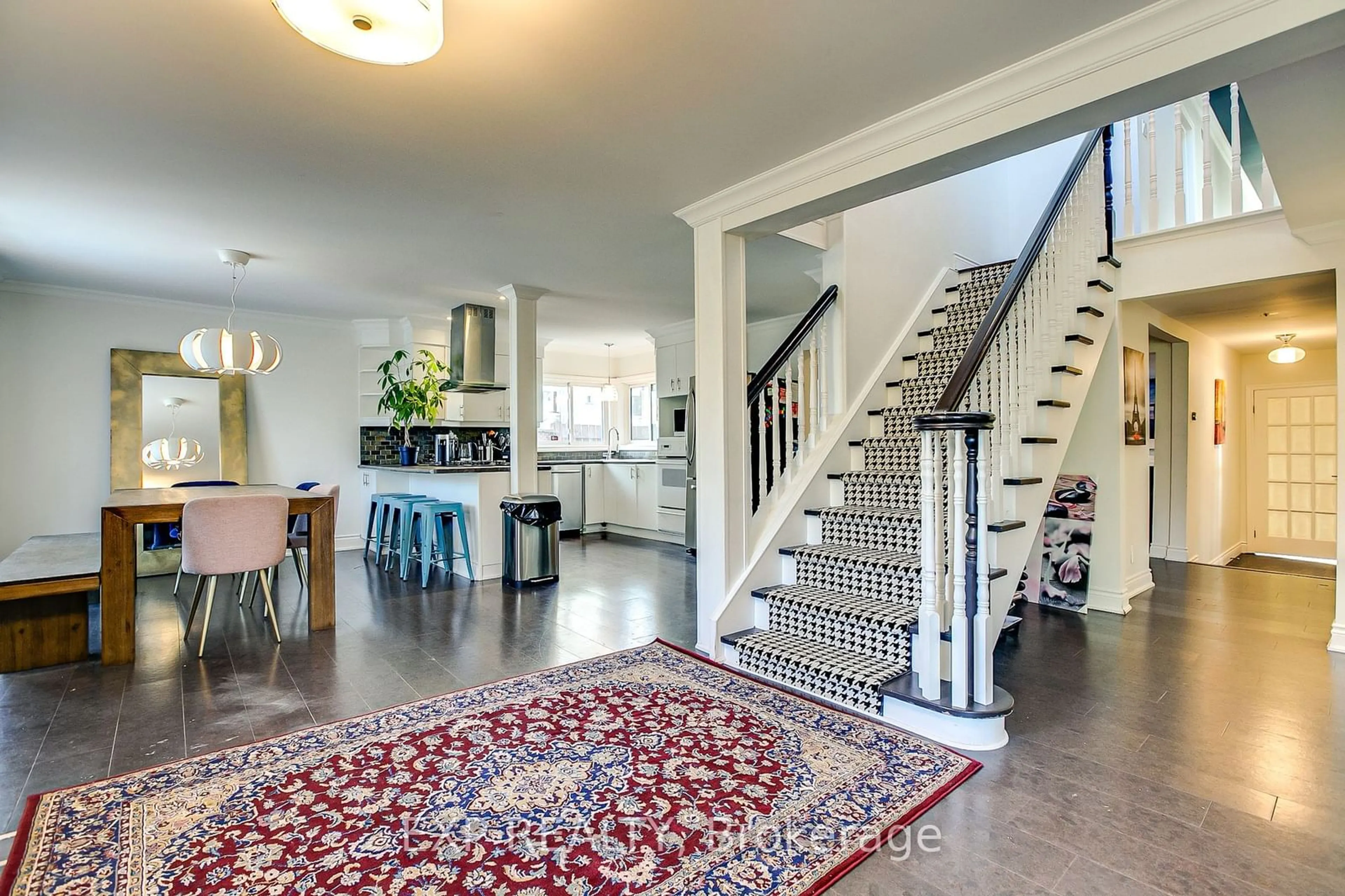 Indoor entryway for 2314 Belyea St, Oakville Ontario L6L 1N6