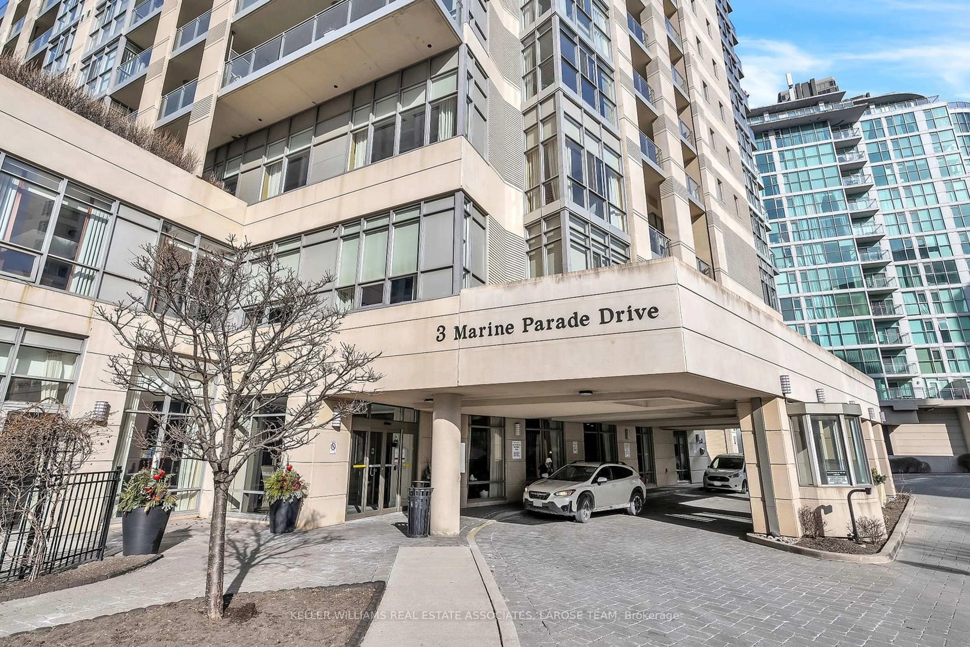 Indoor foyer for 3 Marine Parade Dr #1707, Toronto Ontario M8V 3Z5