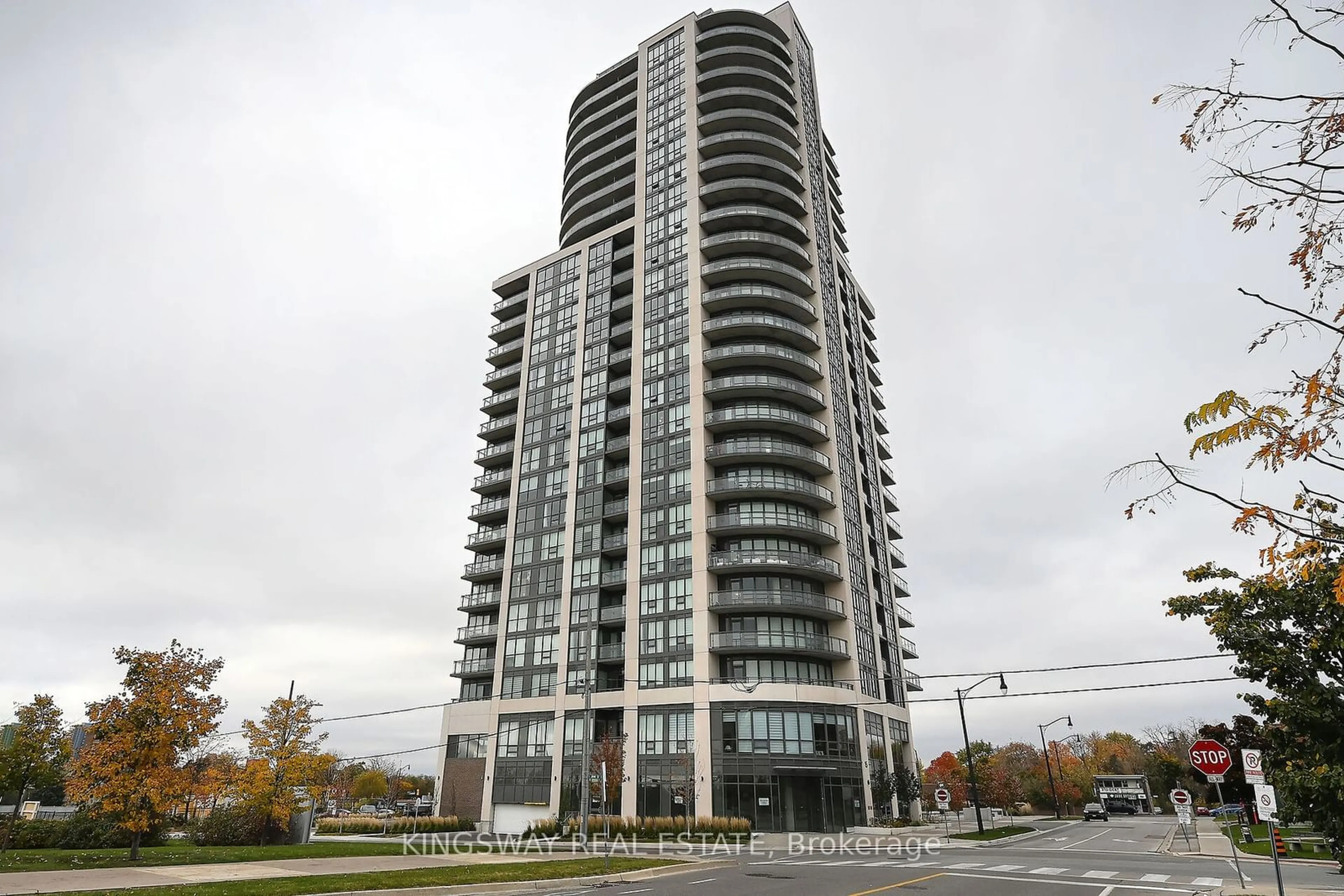 Indoor foyer for 15 Lynch St #805, Brampton Ontario L6W 3X4