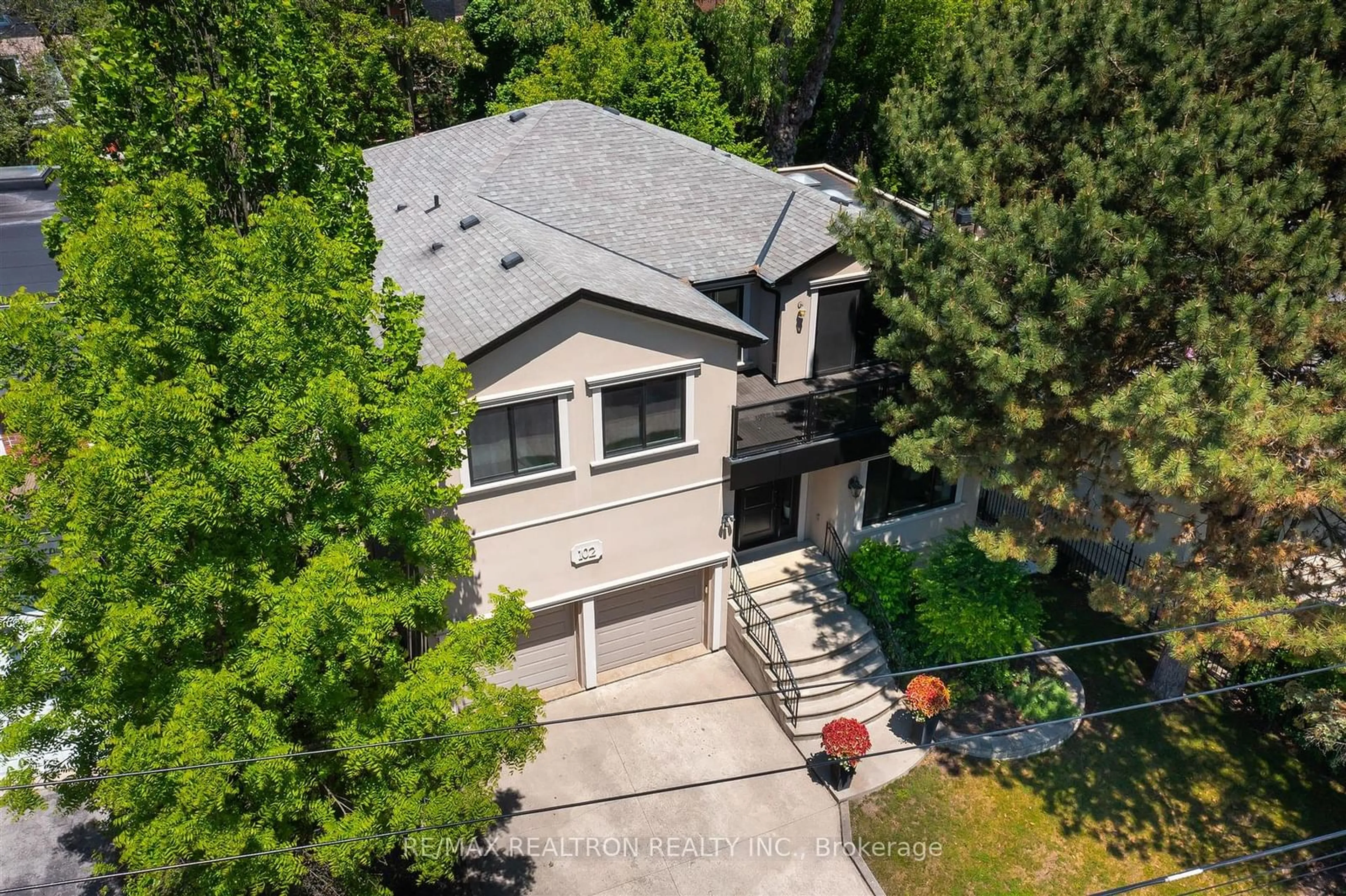 A pic from outside/outdoor area/front of a property/back of a property/a pic from drone, street for 102 Edenbridge Dr, Toronto Ontario M9A 3G4