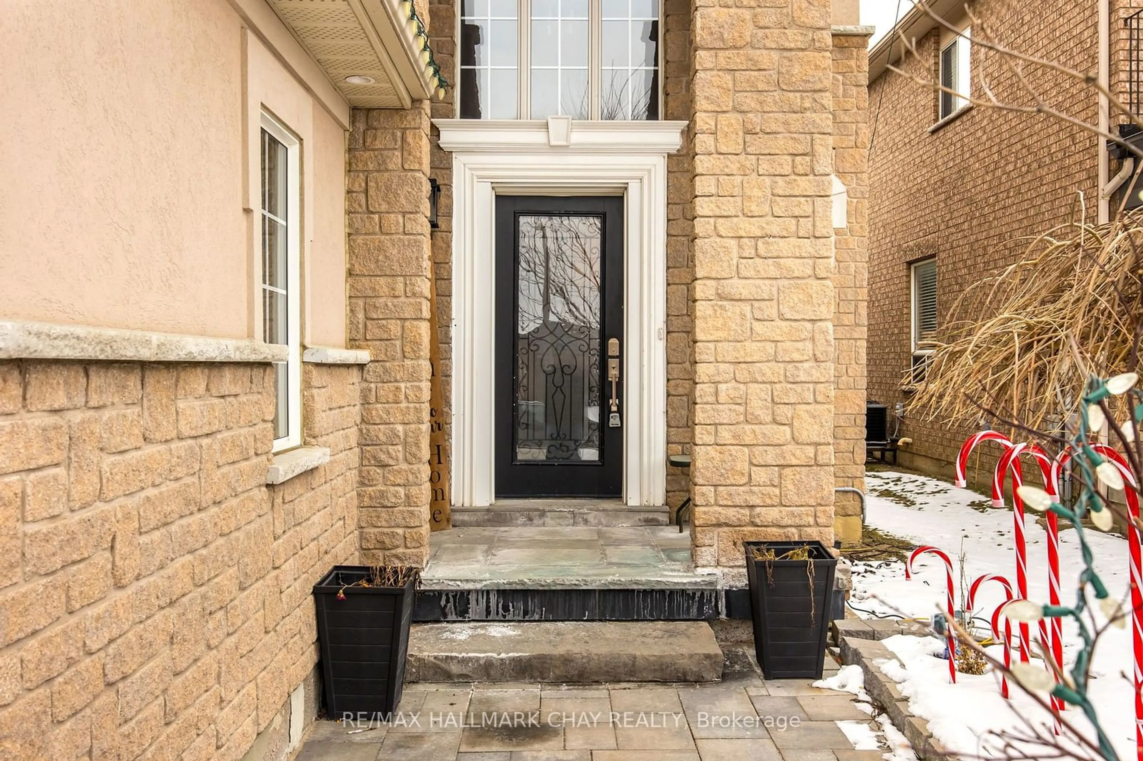 Indoor entryway for 174 Royal Valley Dr, Caledon Ontario L7C 1C9