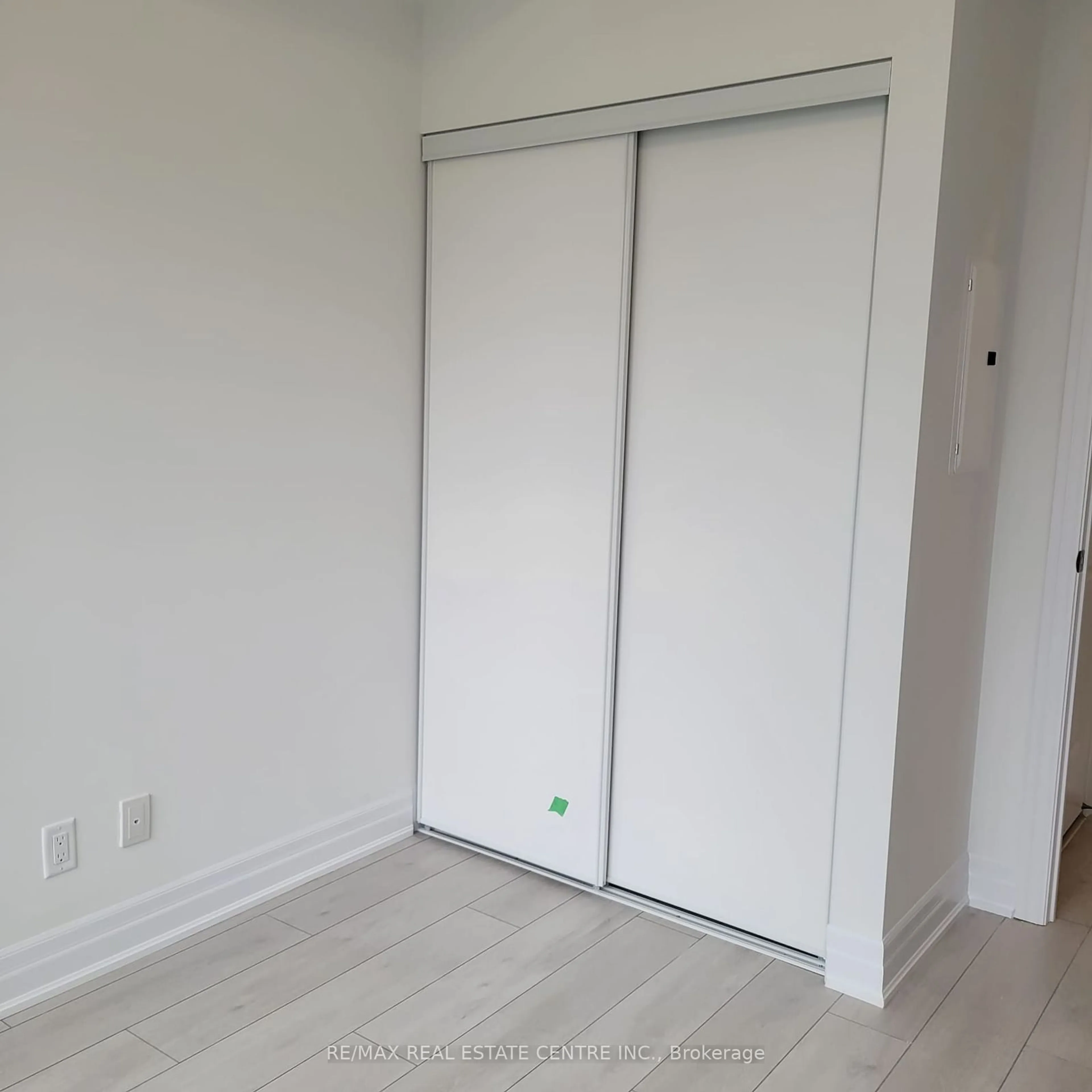 A pic of a room for 30 Elm Dr #1801, Mississauga Ontario L5B 0N6