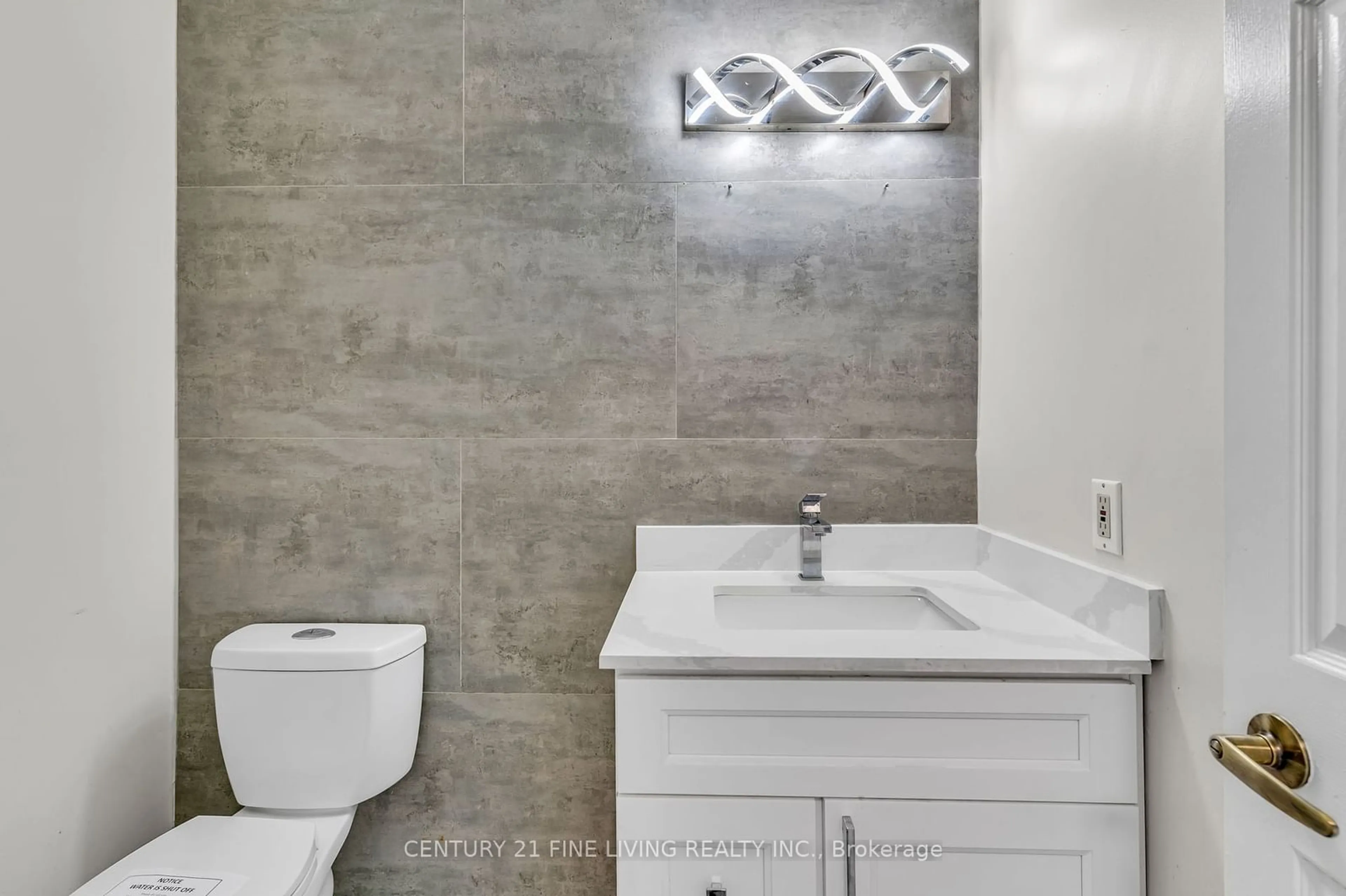 Contemporary bathroom, ceramic/tile floor for 4637 Crosscreek Crt, Mississauga Ontario L5V 1G5