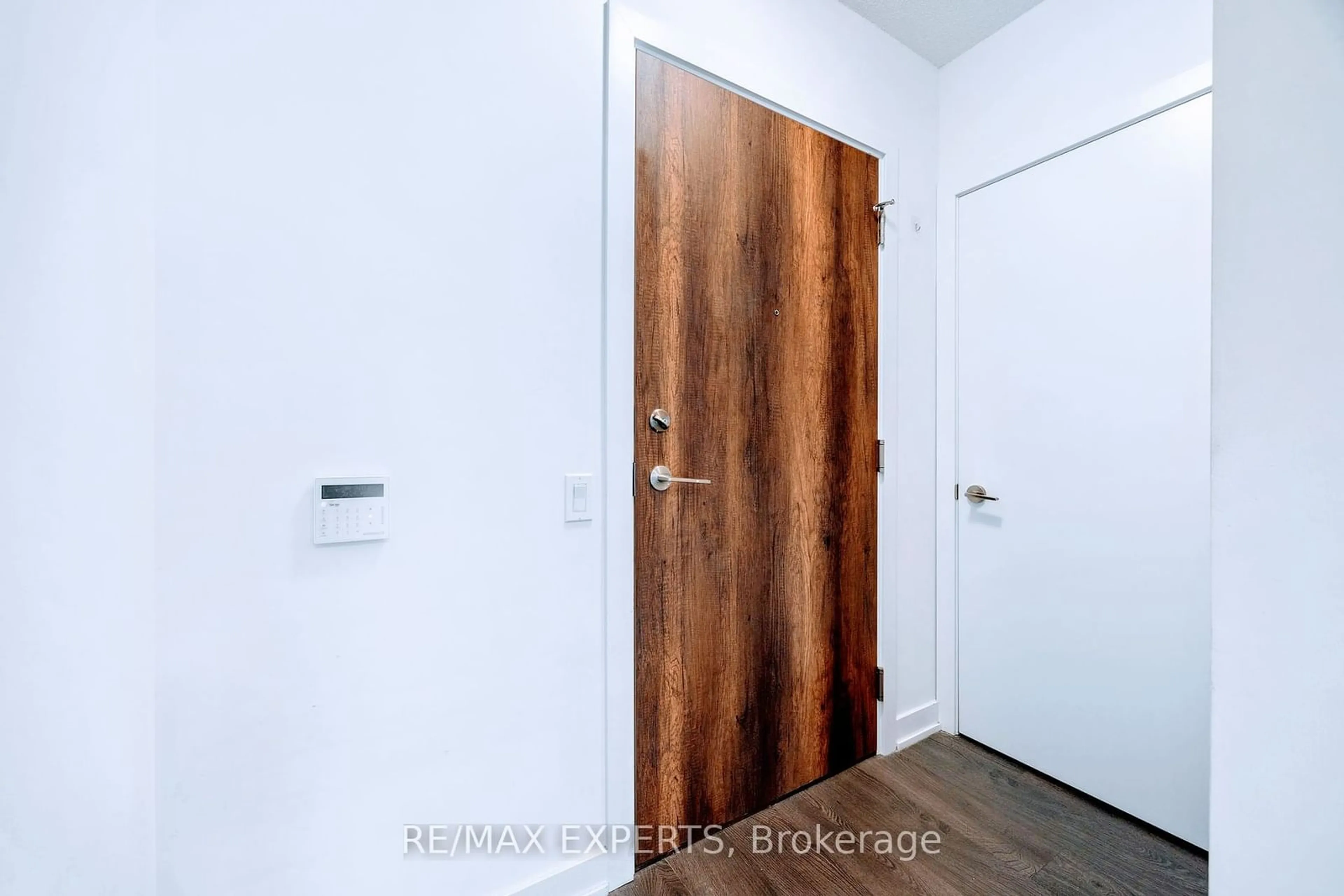 Indoor entryway for 251 Manitoba St #1007, Toronto Ontario M8Y 0C7