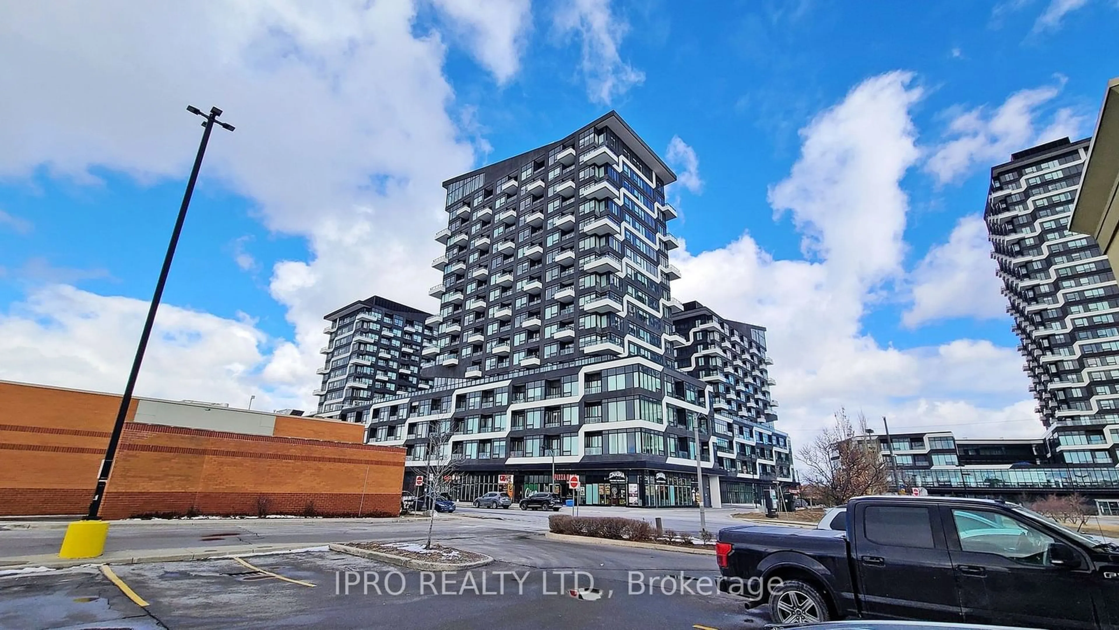 A pic from outside/outdoor area/front of a property/back of a property/a pic from drone, building for 2485 Taunton Rd #826, Oakville Ontario L6H 3R8