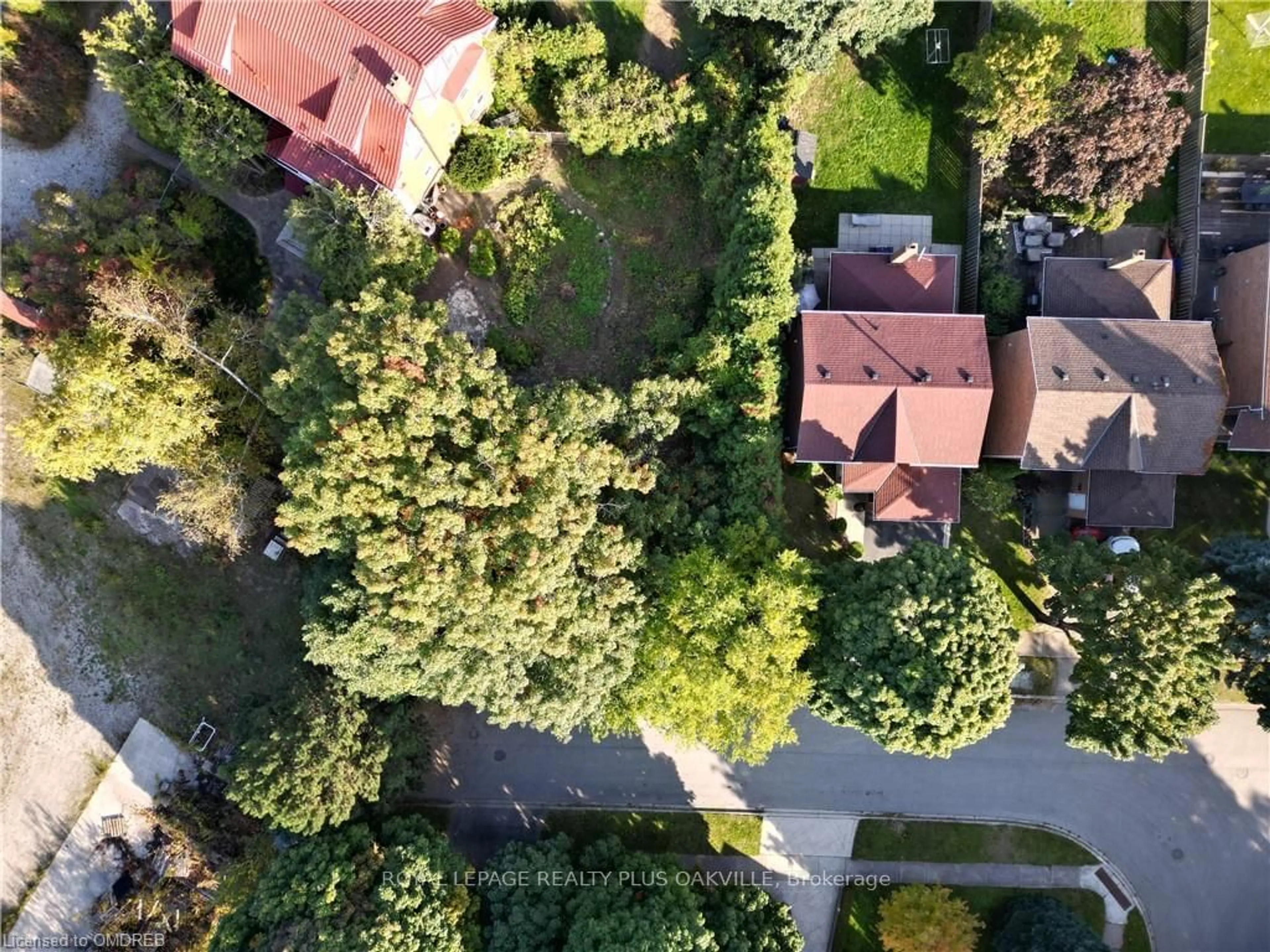 A pic from outside/outdoor area/front of a property/back of a property/a pic from drone, street for 0 Victoria St, Oakville Ontario L6L 5X8
