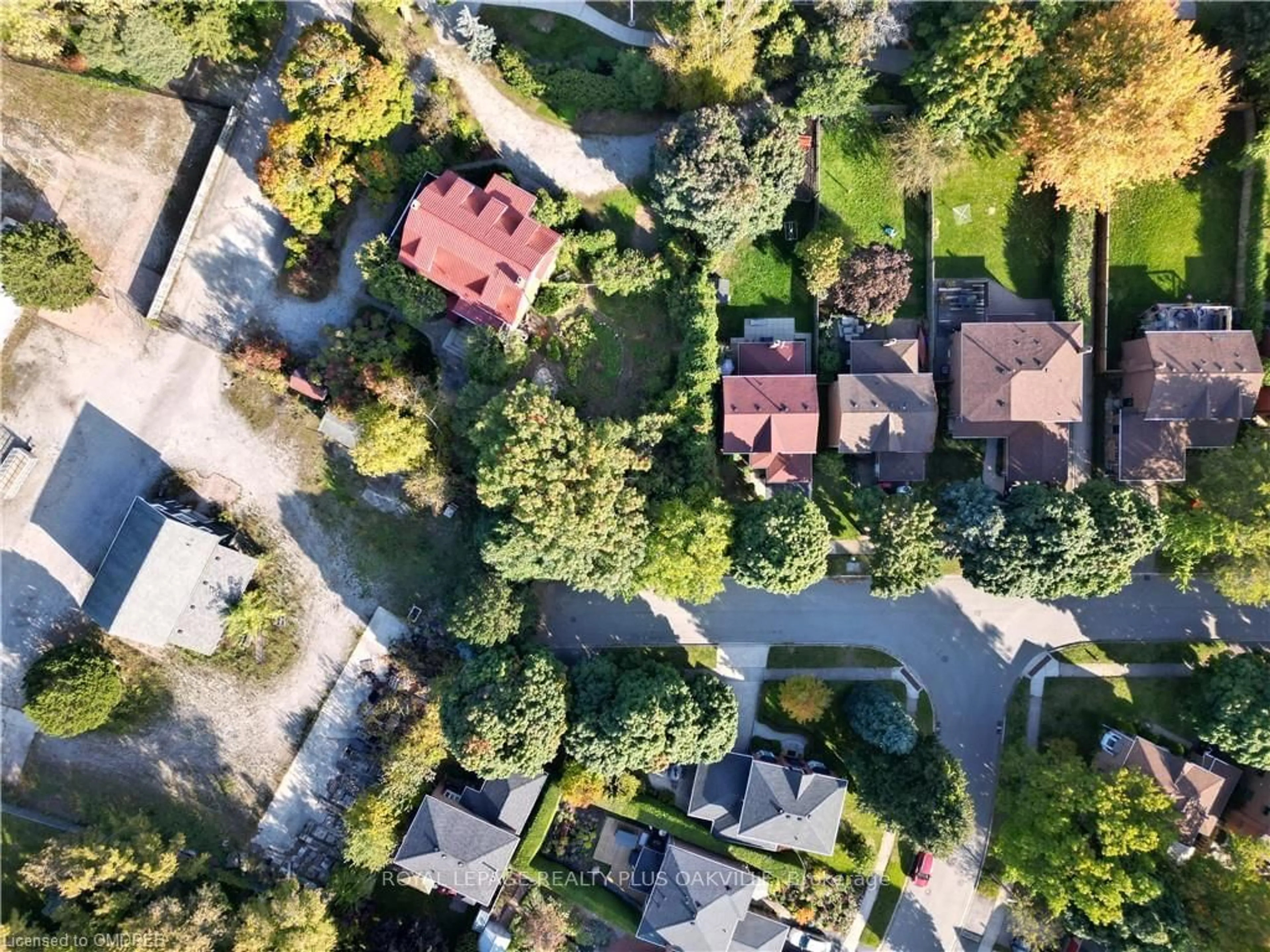 A pic from outside/outdoor area/front of a property/back of a property/a pic from drone, street for 0 Victoria St, Oakville Ontario L6L 5X8