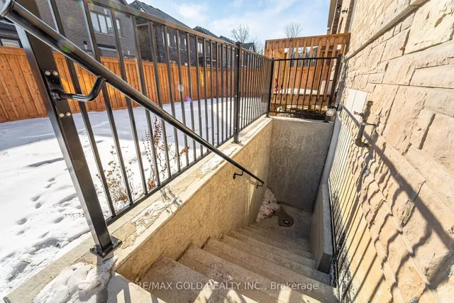 Additional image 36 of 2 Jenwood Cres