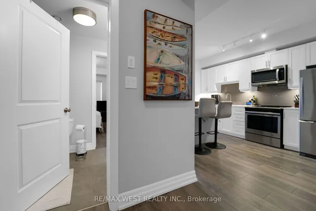 Additional property image - 4040 UPPER MIDDLE Rd Unit 214