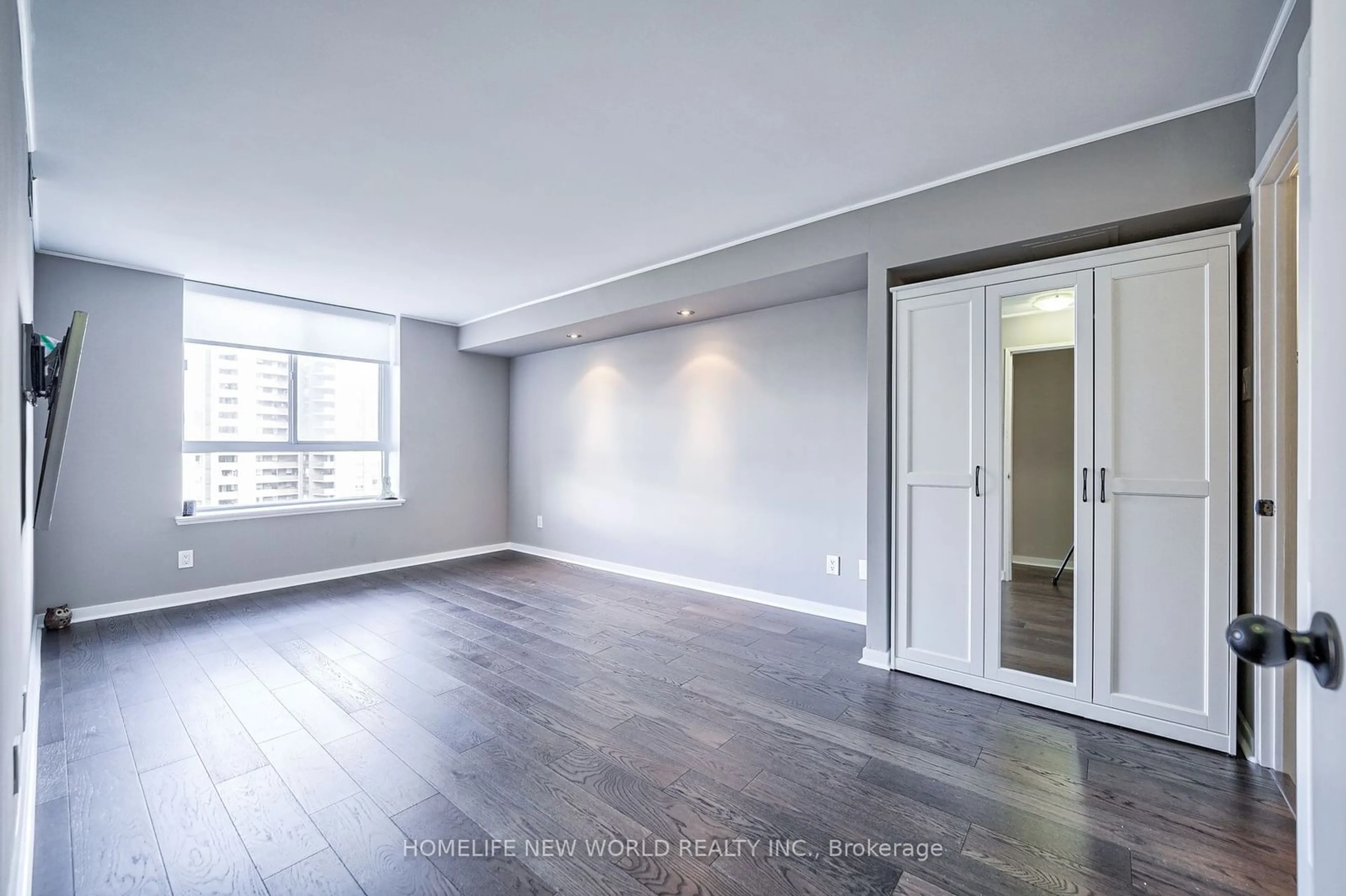 A pic of a room for 1485 Lakeshore Rd #918, Mississauga Ontario L5E 3G2