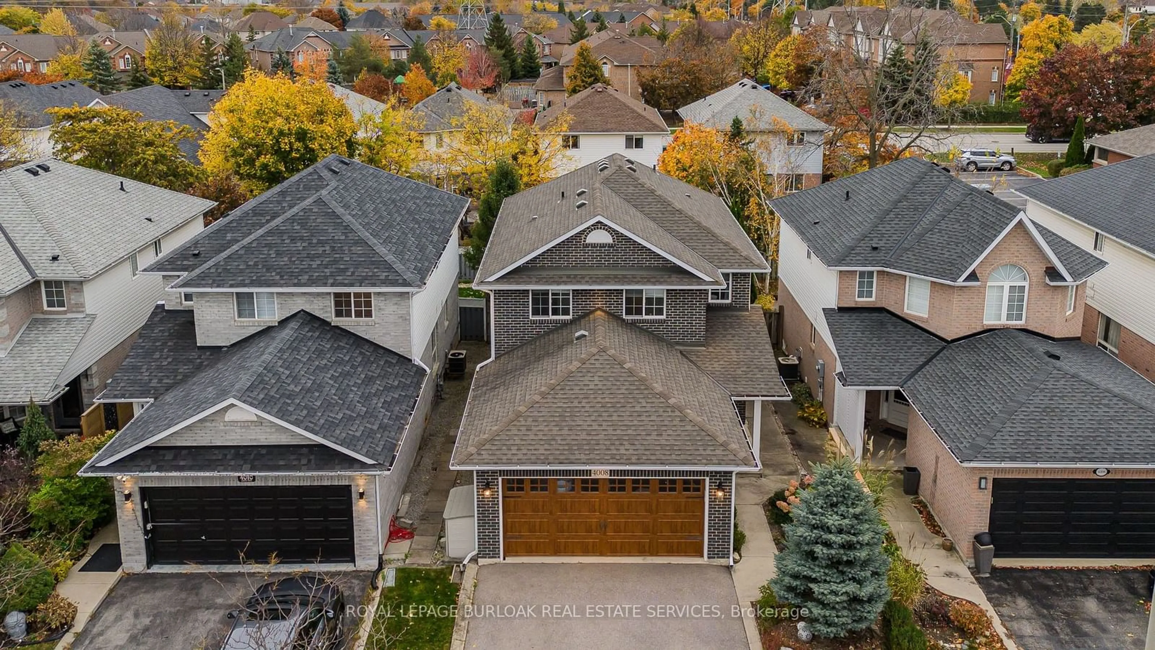 A pic from outside/outdoor area/front of a property/back of a property/a pic from drone, street for 4008 Jarvis Cres, Burlington Ontario L7M 4K1