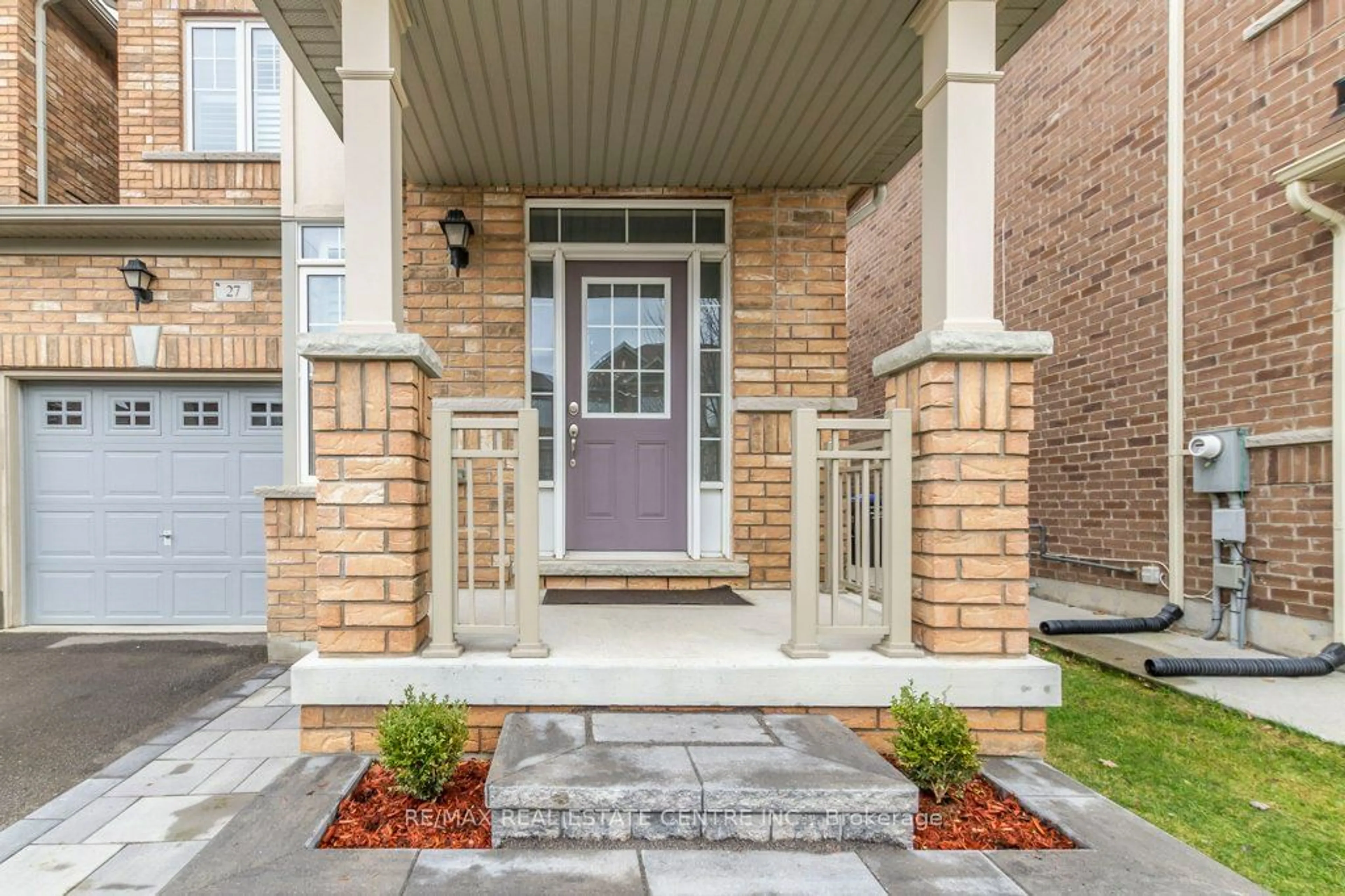 Indoor entryway for 27 Pritchard Rd, Brampton Ontario L7A 0Z7