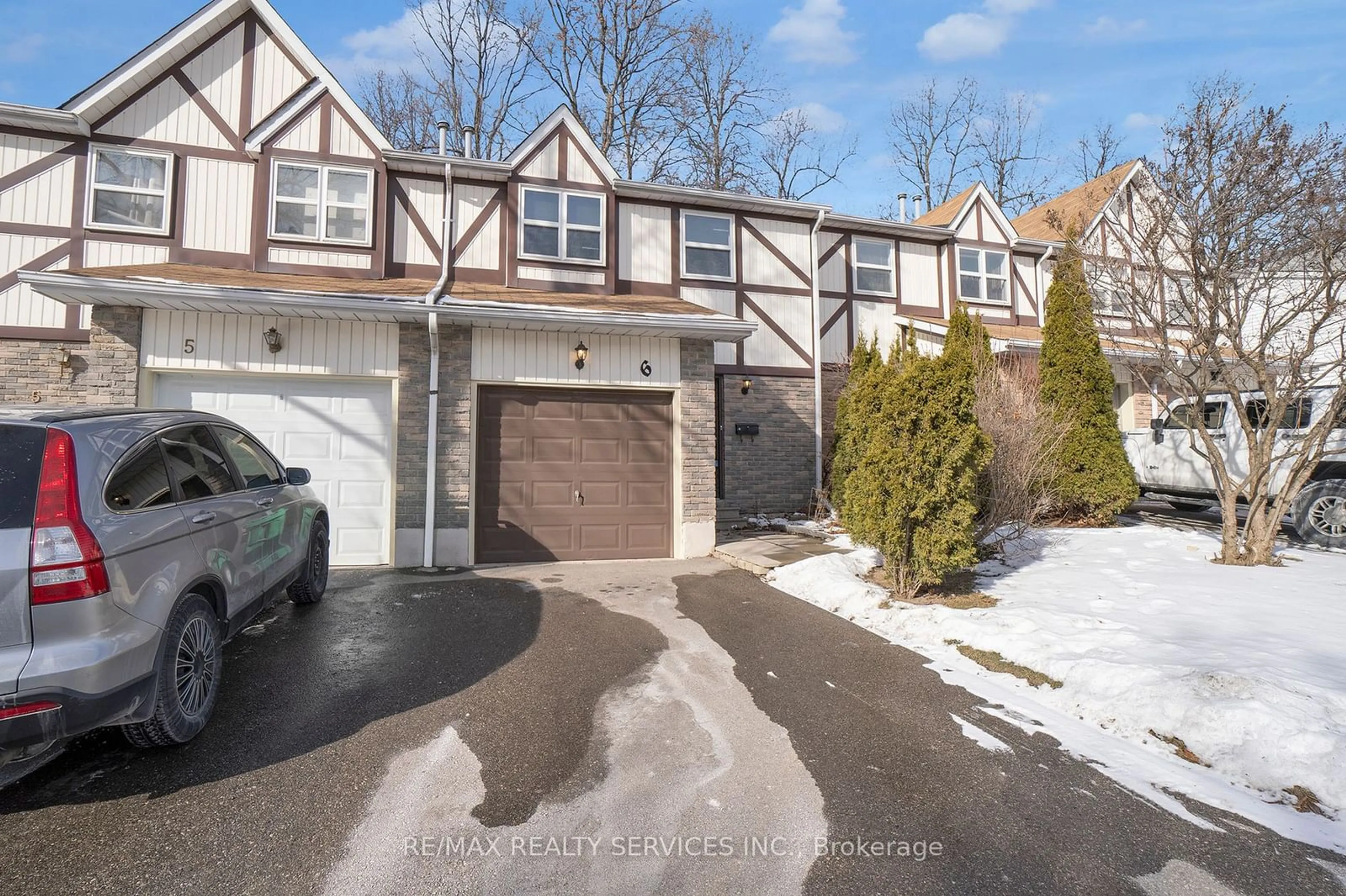 A pic from outside/outdoor area/front of a property/back of a property/a pic from drone, street for 6 Morley Cres, Brampton Ontario L6S 3K8