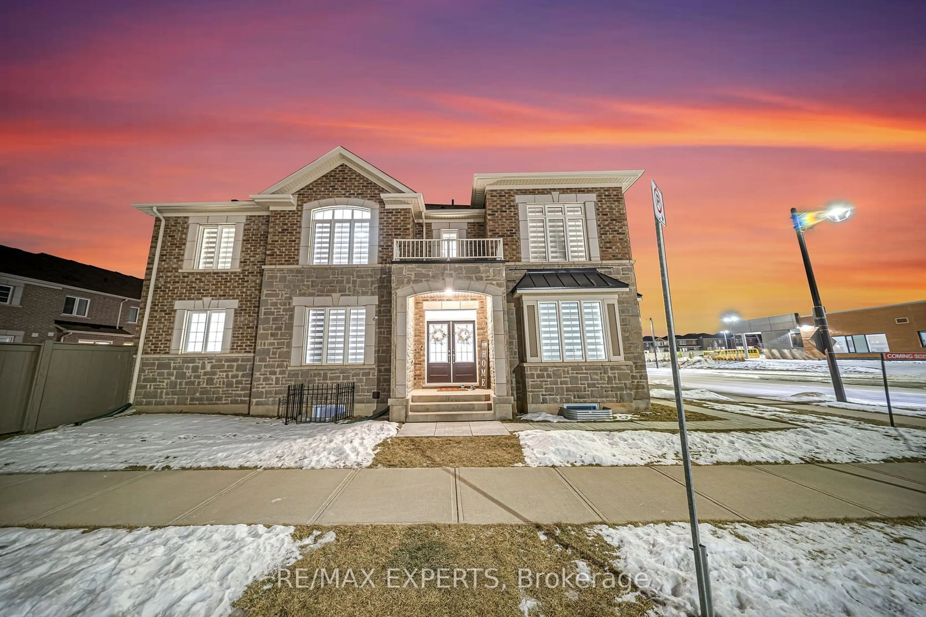 Home with brick exterior material, street for 668 Kennedy Circ, Milton Ontario L9T 7E7