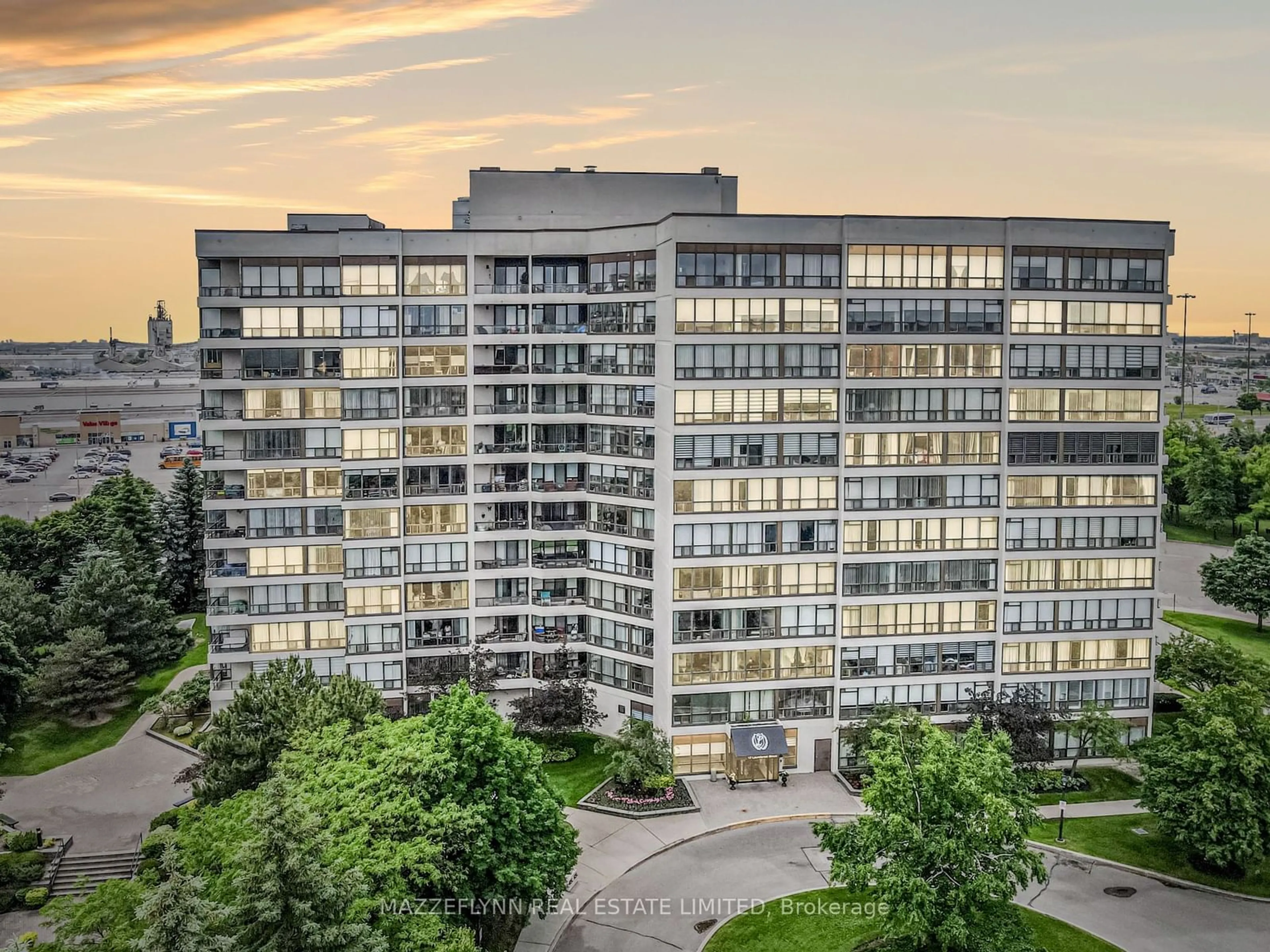 A pic from outside/outdoor area/front of a property/back of a property/a pic from drone, city buildings view from balcony for 12 Laurelcrest St #1104, Brampton Ontario L6S 5Y4