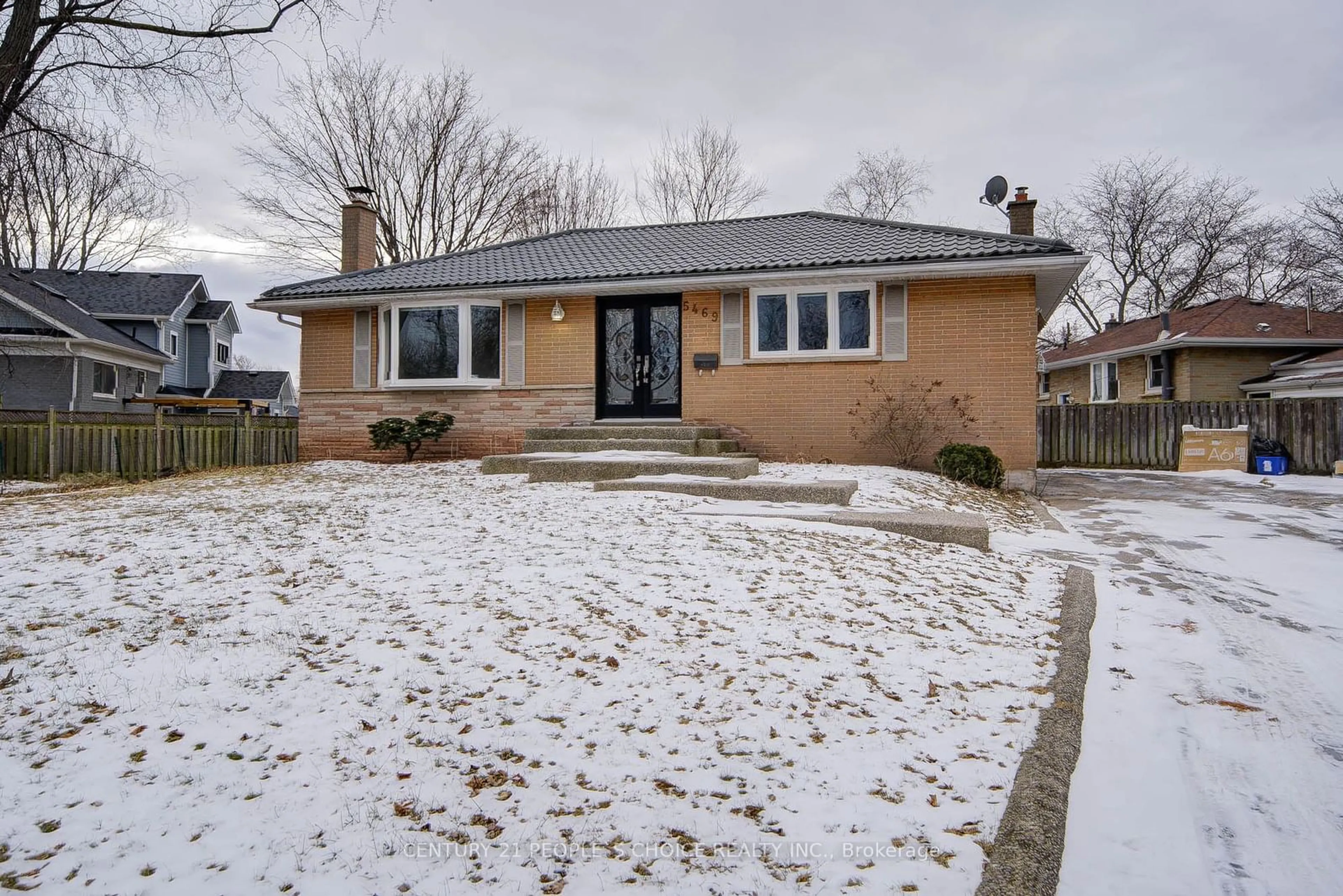 Home with brick exterior material, street for 5469 Randolph Cres, Burlington Ontario L7L 3C4