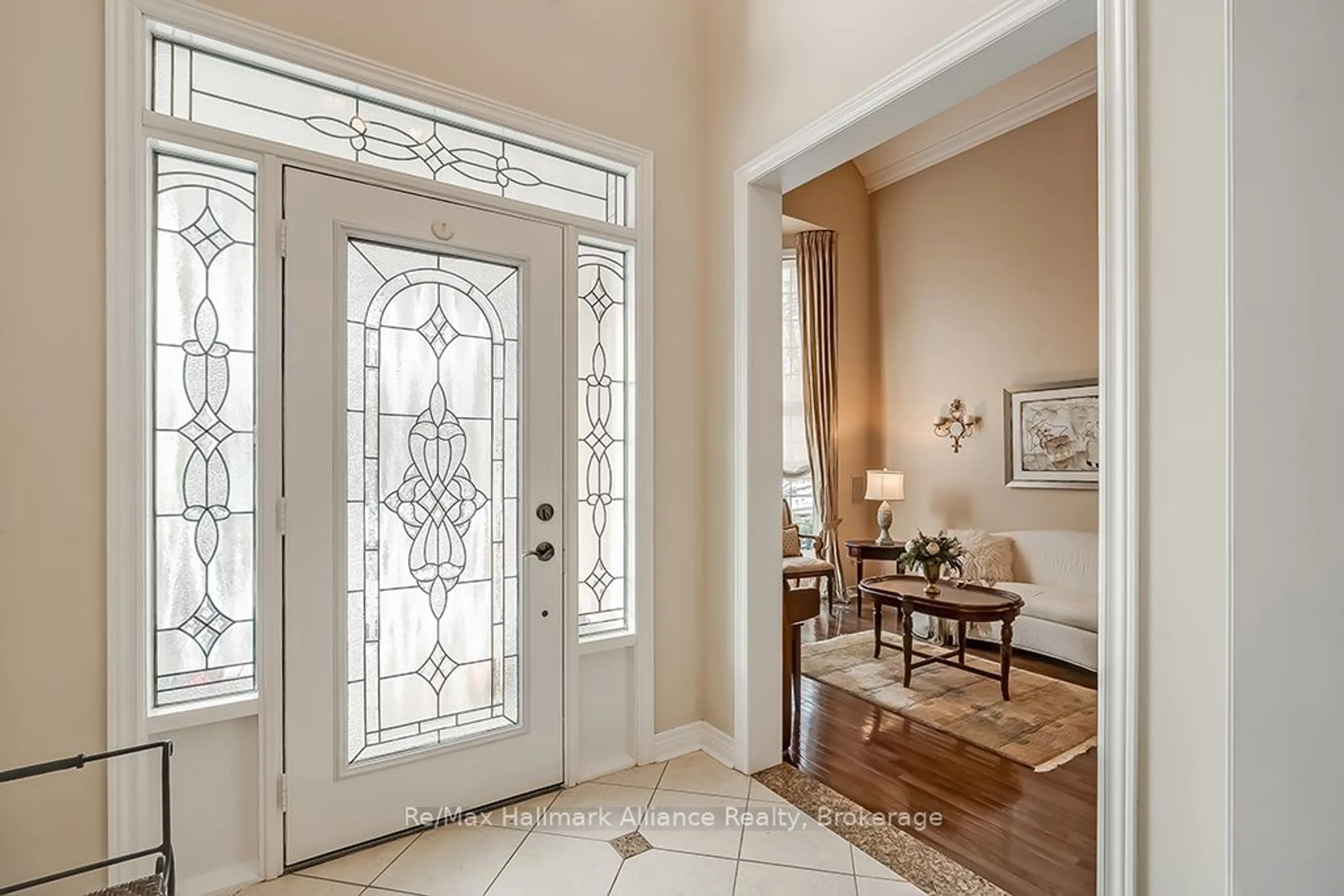 Indoor entryway for 1510 Craigleith Rd, Oakville Ontario L6H 7W3