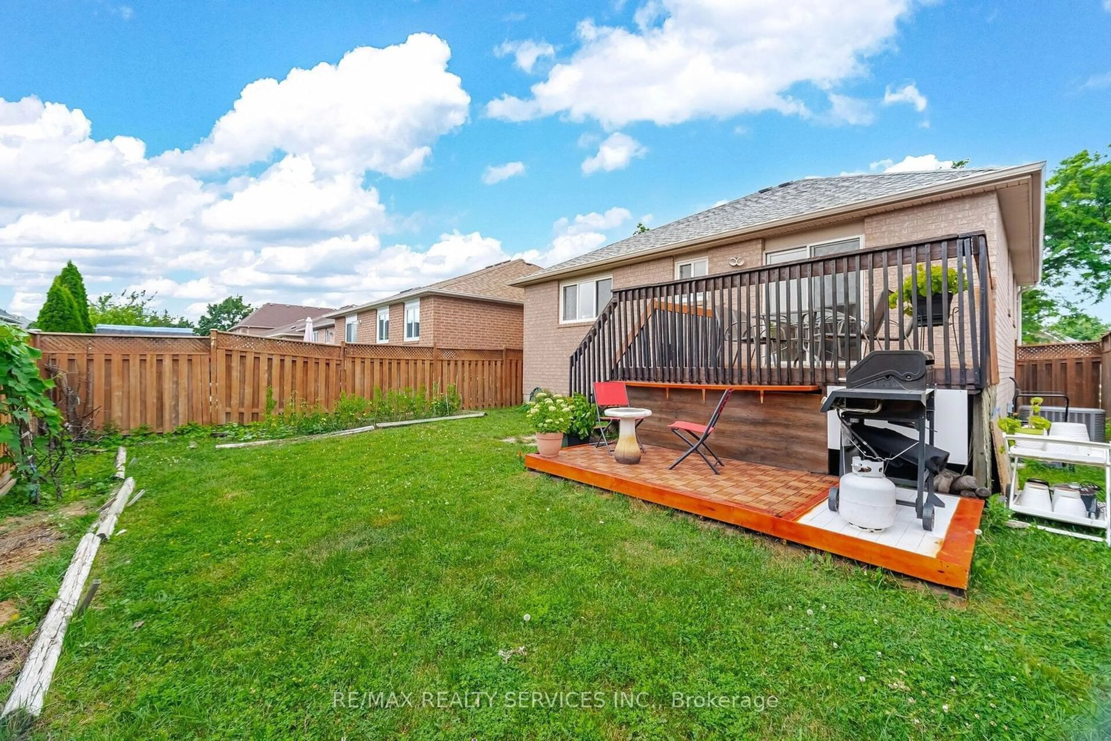 Patio, unknown for 11 Arjay Tr, Brampton Ontario L6X 4L9