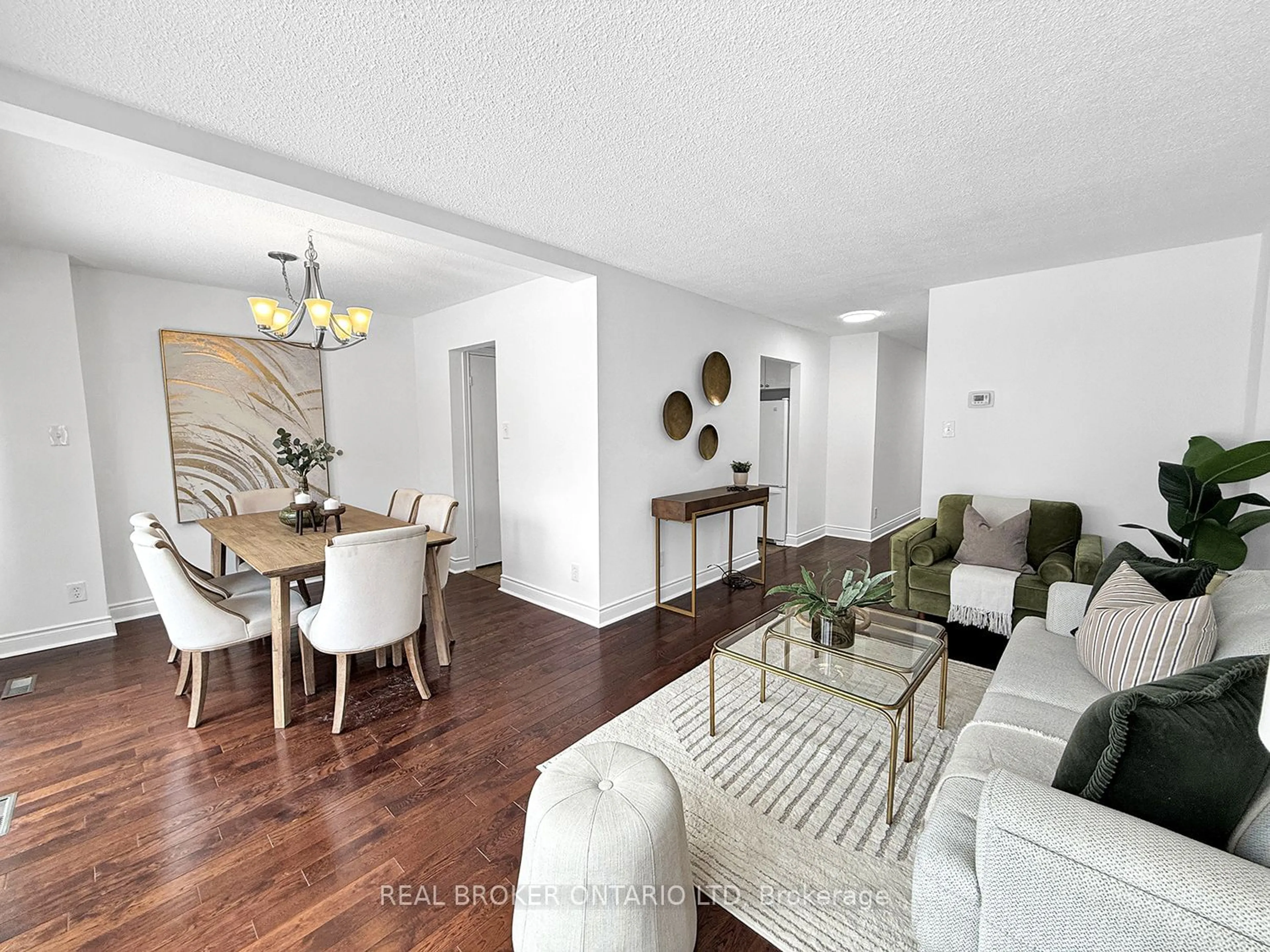 Living room with furniture, wood/laminate floor for 2881 Windwood Dr #78, Mississauga Ontario L5N 2K9