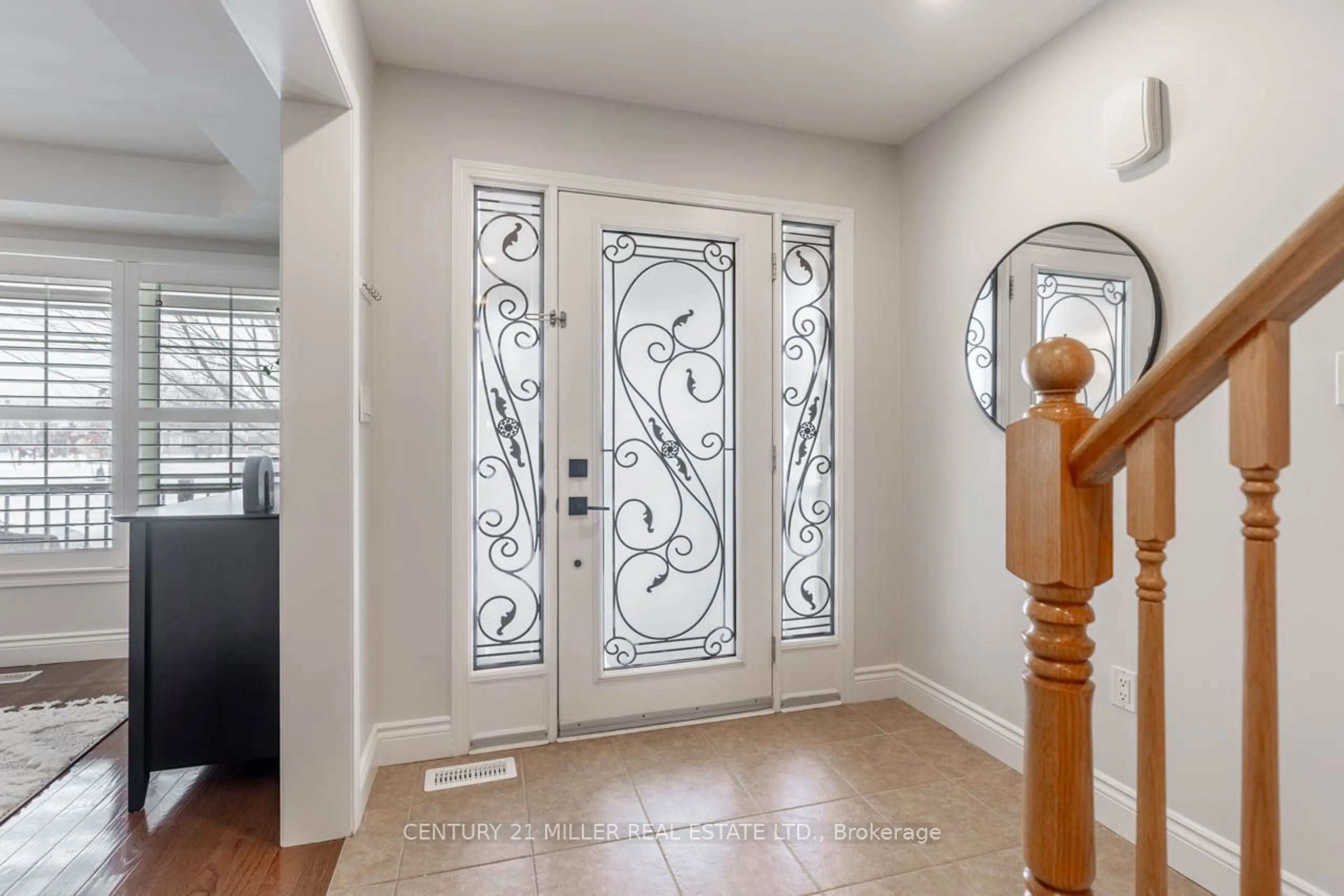 Indoor entryway for 460 Tonelli Lane, Milton Ontario L9T 0N5